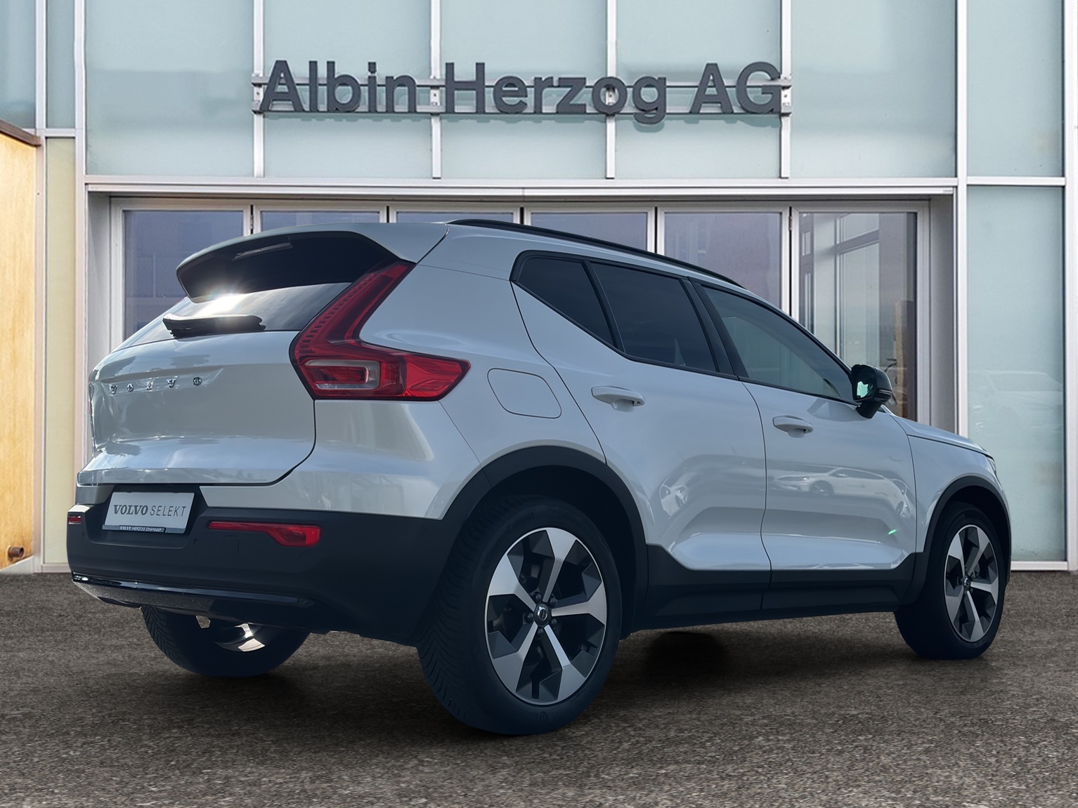 VOLVO XC40 2.0 B4 MH Plus Dark-showroom-element-3
