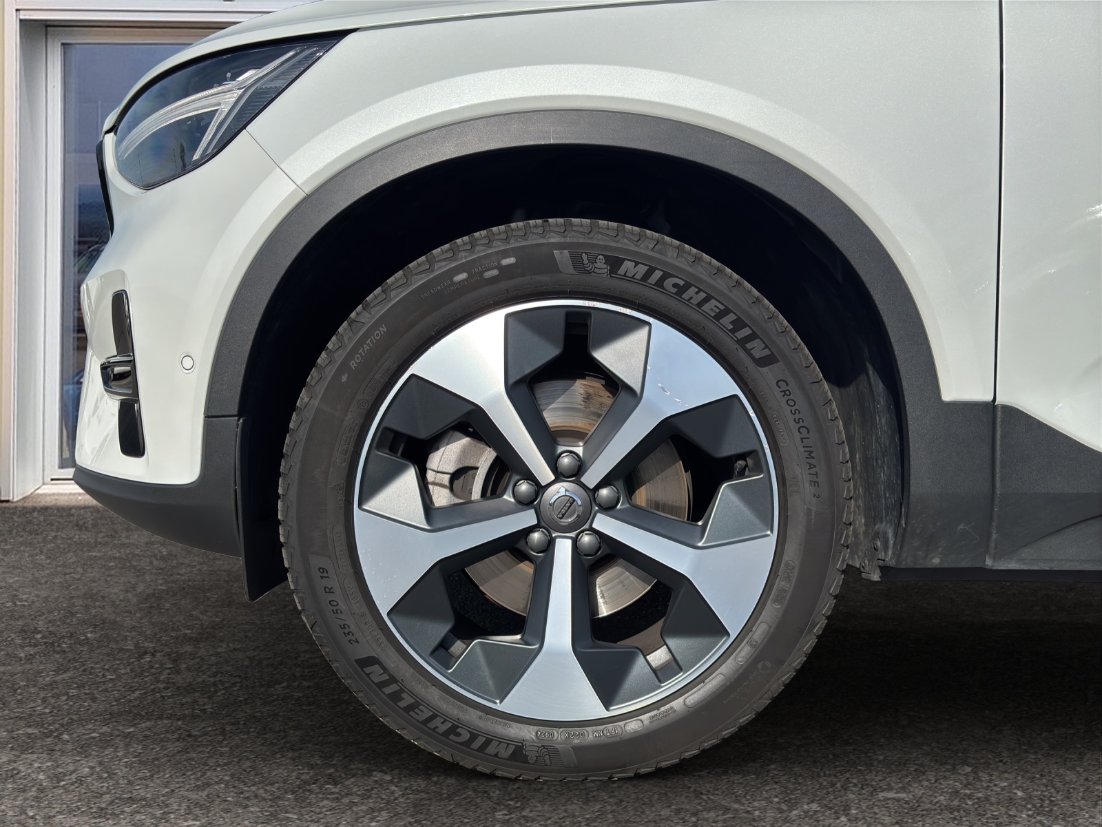VOLVO XC40 2.0 B4 MH Plus Dark-image-18