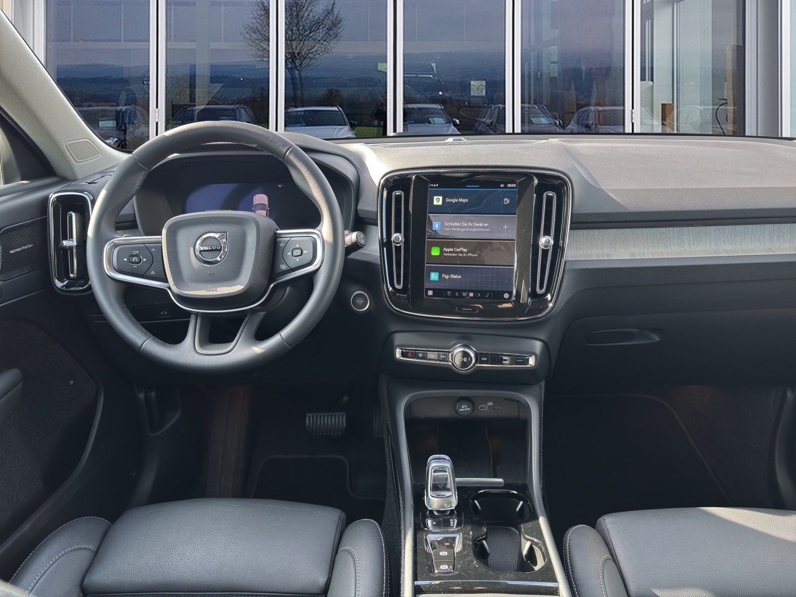 VOLVO XC40 2.0 B4 MH Plus Dark-image-10