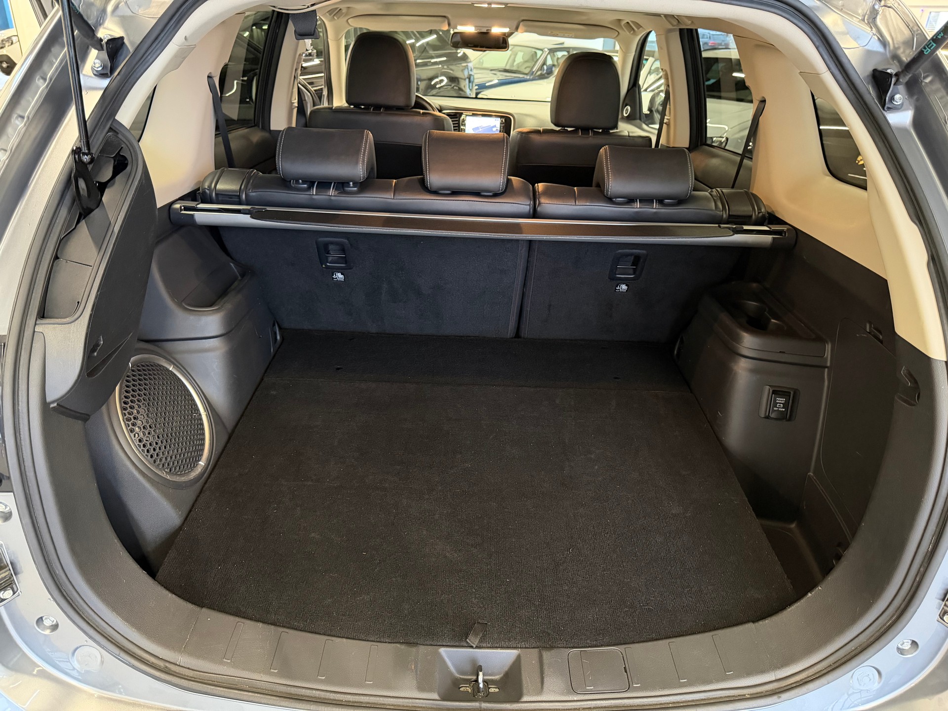 MITSUBISHI Outlander 2.0 PHEV Diamond 4WD Automatic-image-21
