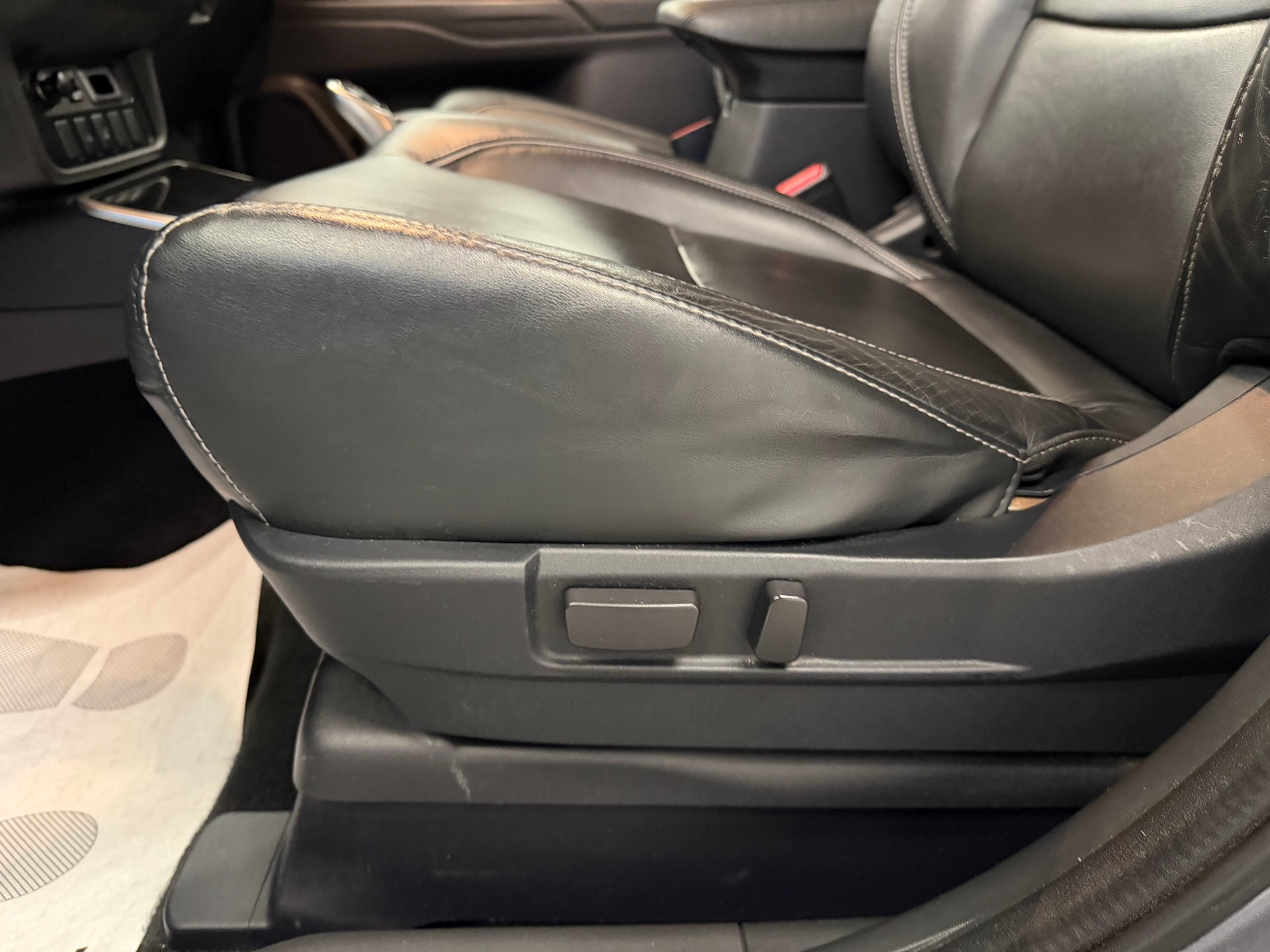 MITSUBISHI Outlander 2.0 PHEV Diamond 4WD Automatic-image-16
