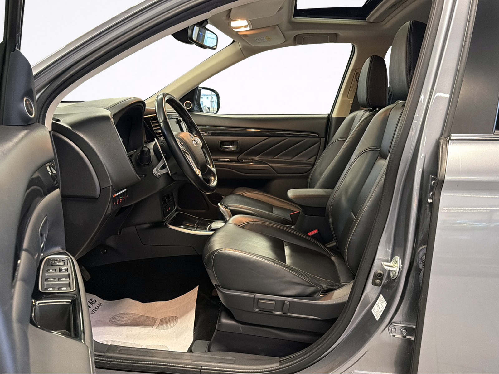 MITSUBISHI Outlander 2.0 PHEV Diamond 4WD Automatic-image-10