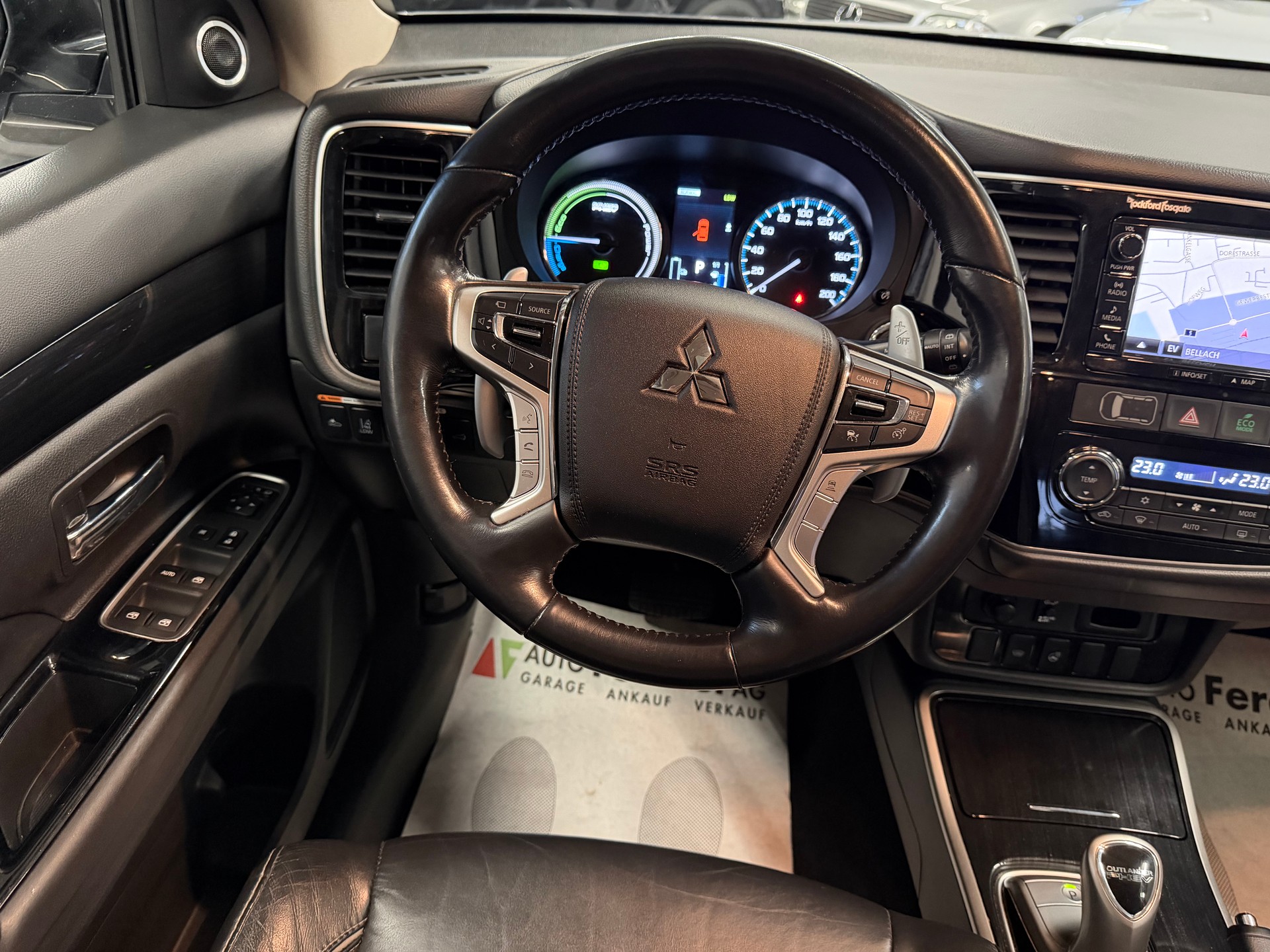MITSUBISHI Outlander 2.0 PHEV Diamond 4WD Automatic-image-13