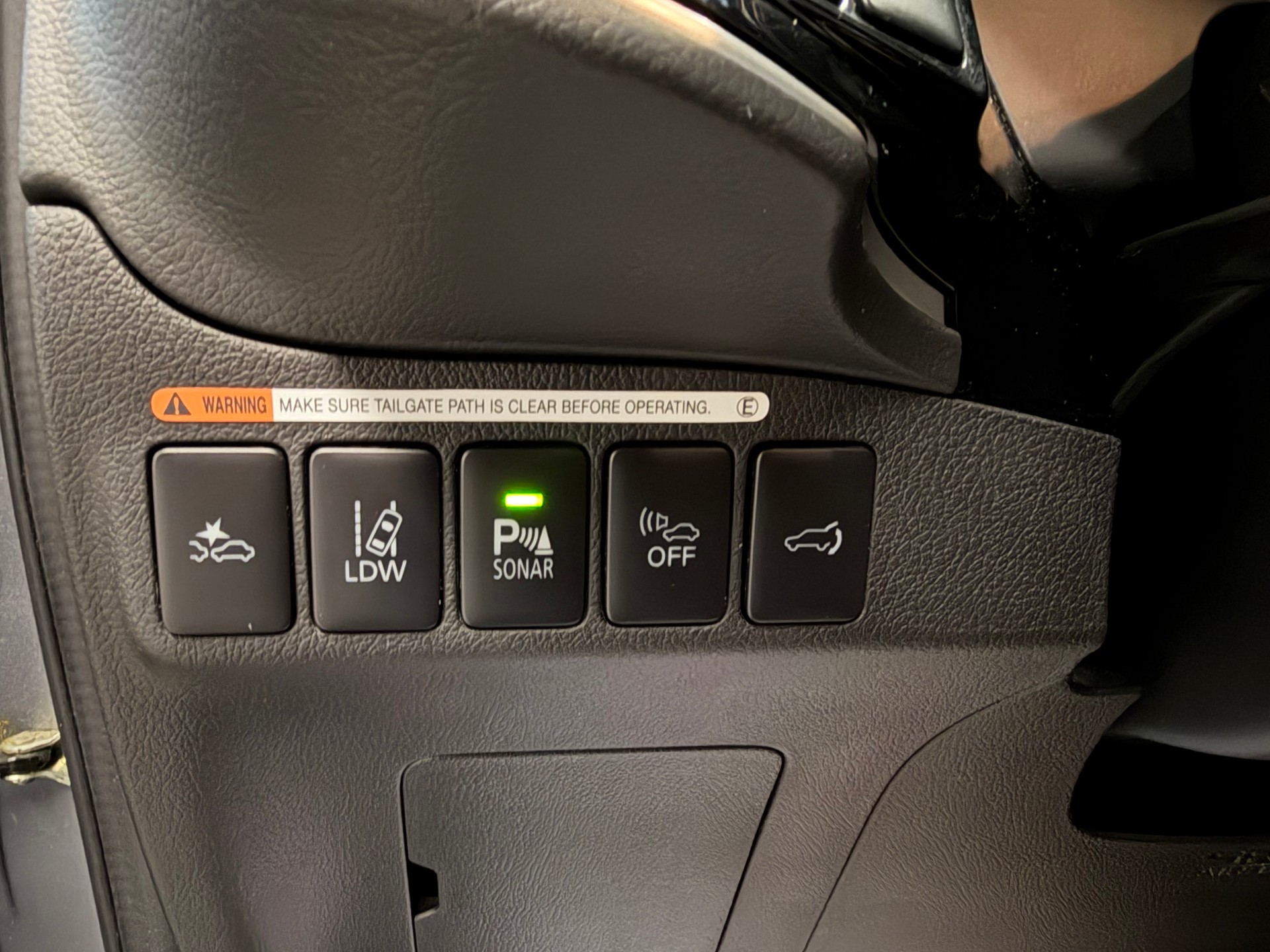 MITSUBISHI Outlander 2.0 PHEV Diamond 4WD Automatic-image-18