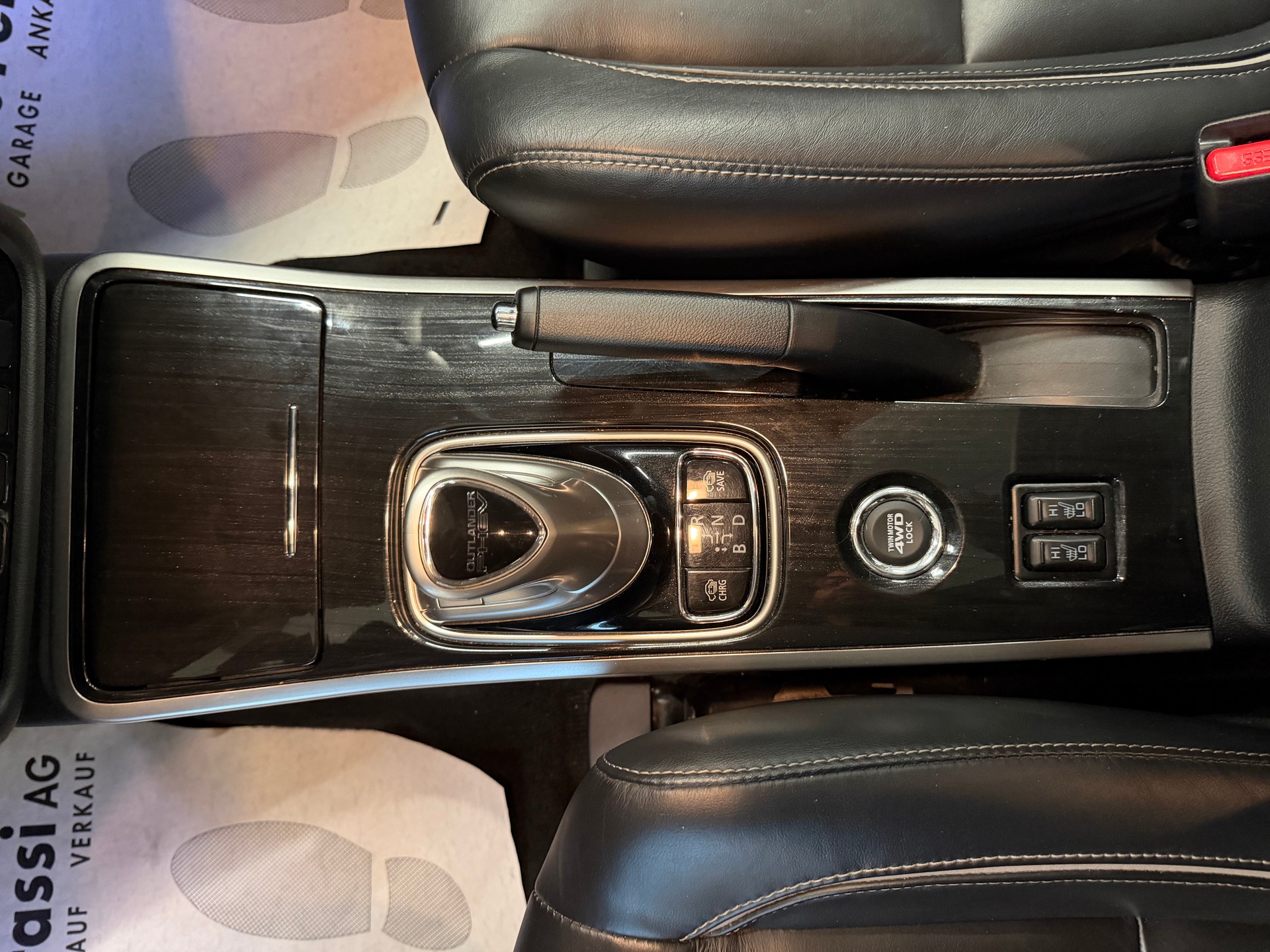 MITSUBISHI Outlander 2.0 PHEV Diamond 4WD Automatic-image-19