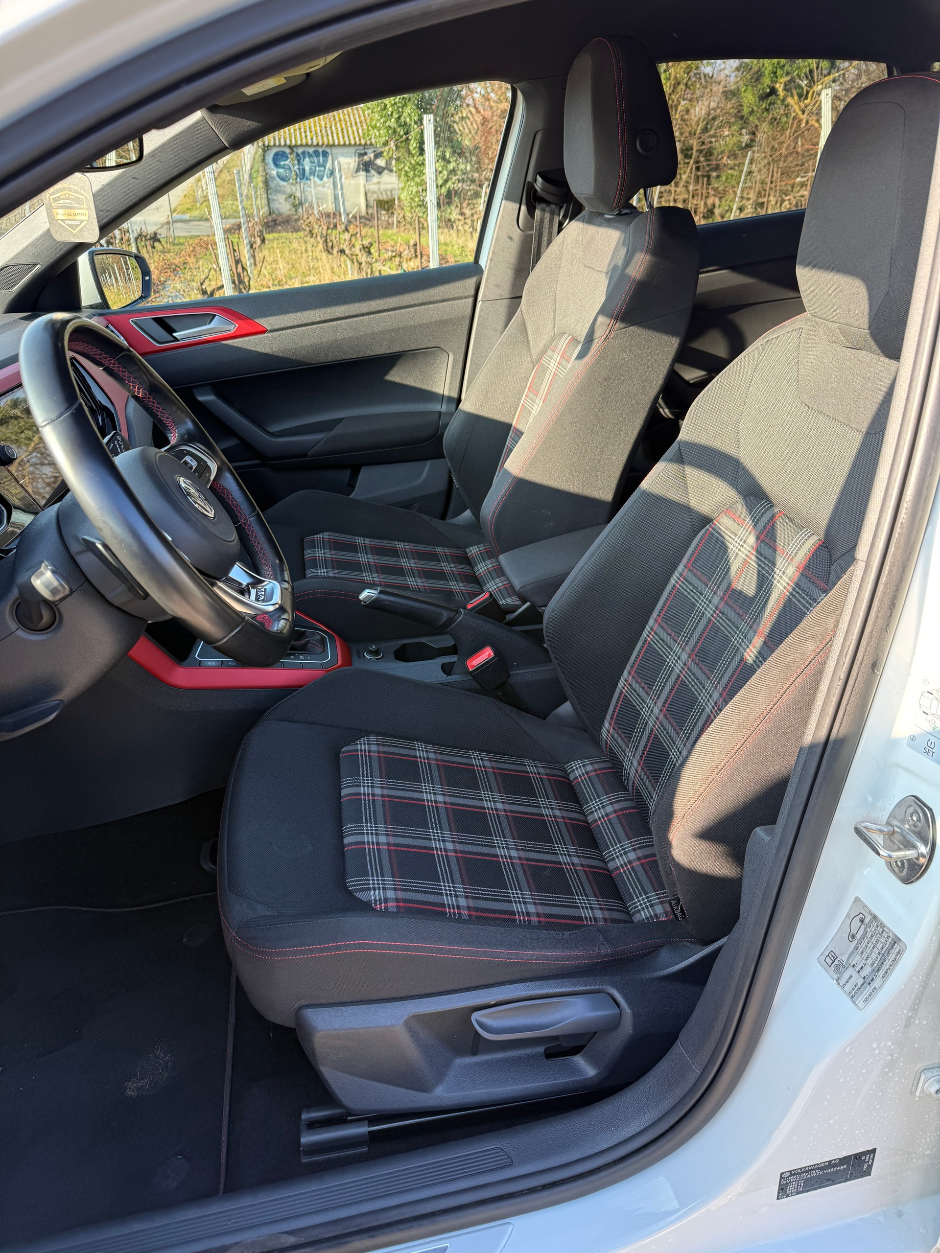 VW Polo 2.0 TSI GTI DSG-image-10