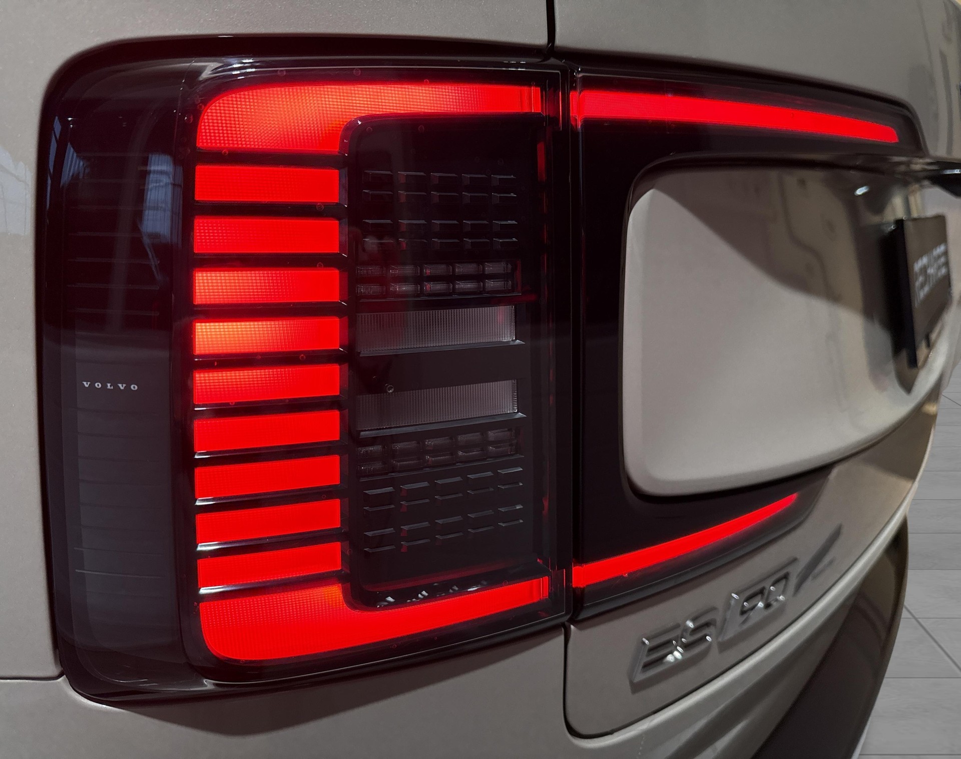 VOLVO ES90 Ultra-image-18