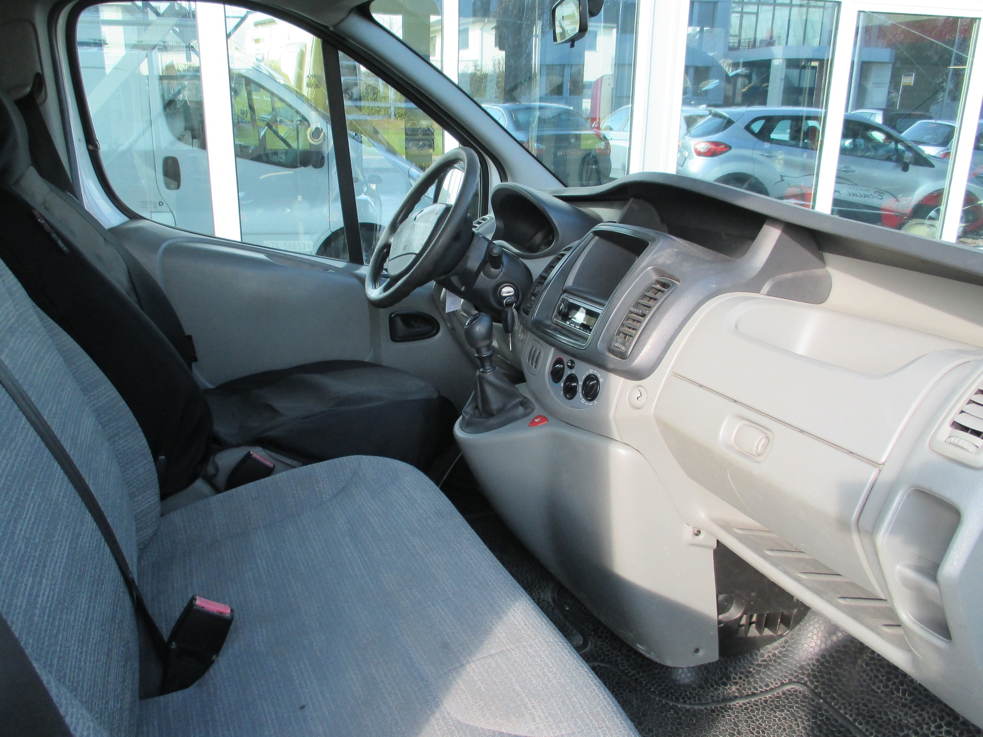 RENAULT Trafic 2.0 dCi 90 2.7t L1H1-image-8