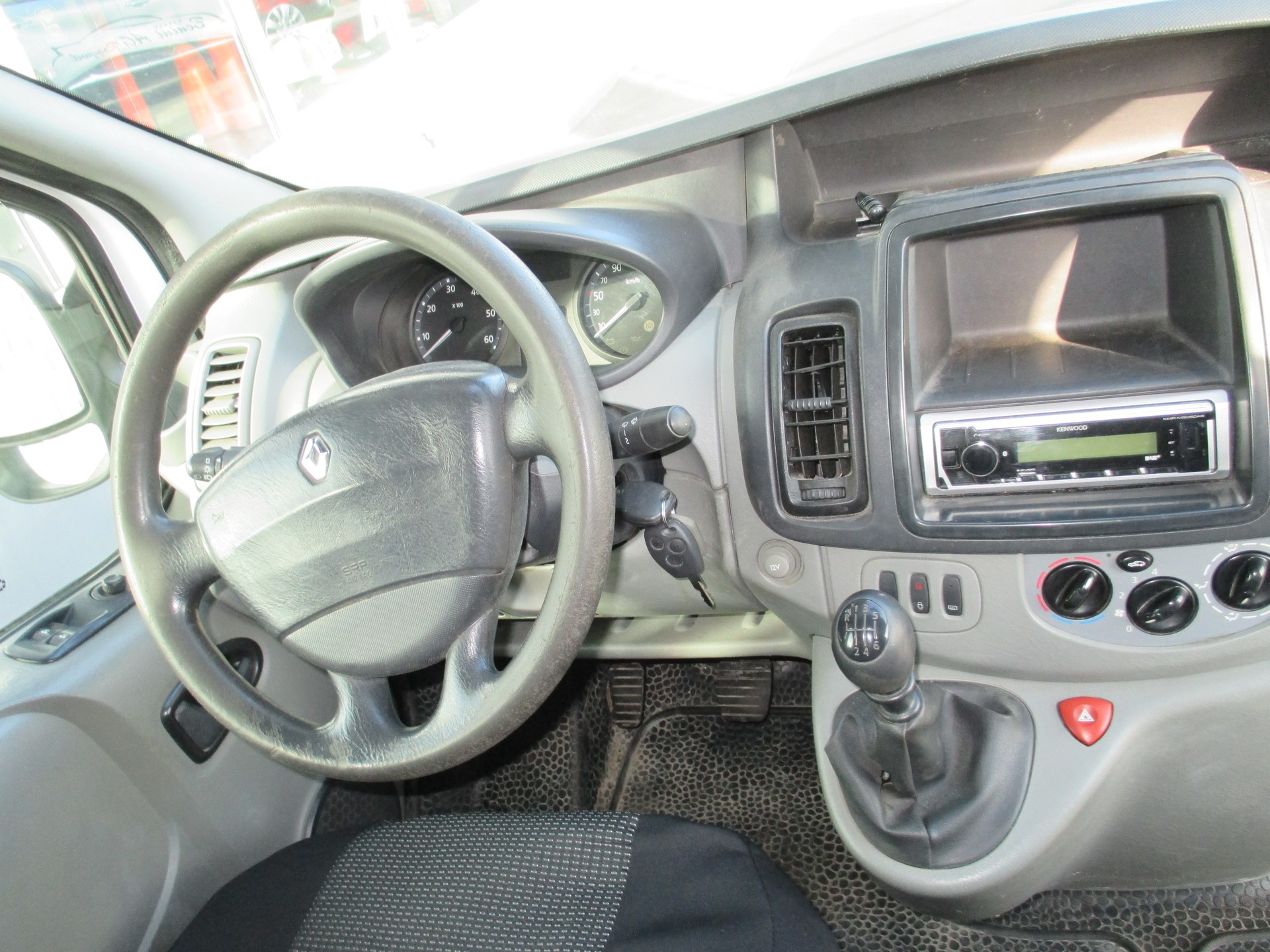 RENAULT Trafic 2.0 dCi 90 2.7t L1H1-image-9