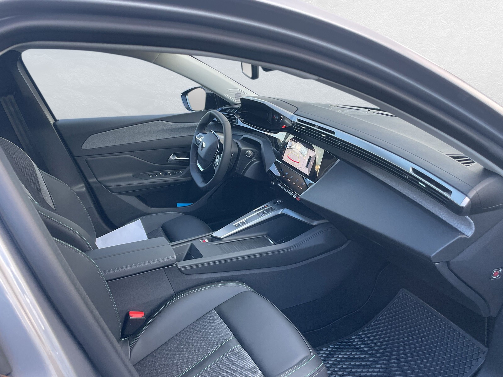 PEUGEOT 308 1.2 PureTech Allure-image-8
