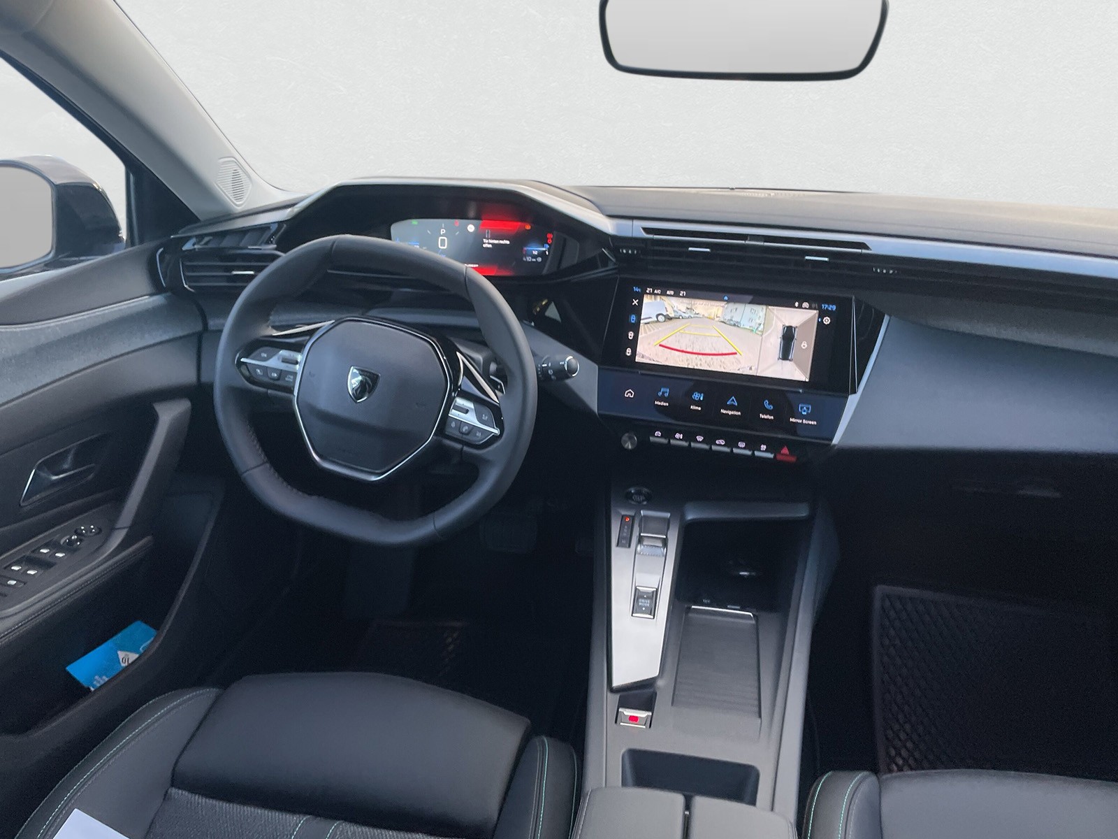 PEUGEOT 308 1.2 PureTech Allure-image-7