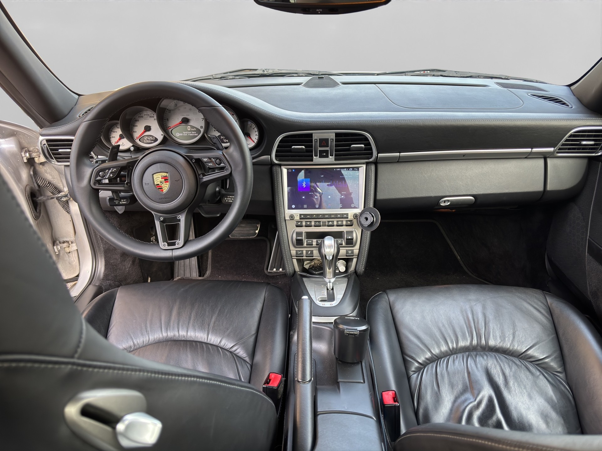 PORSCHE 911 Carrera 4S-image-6