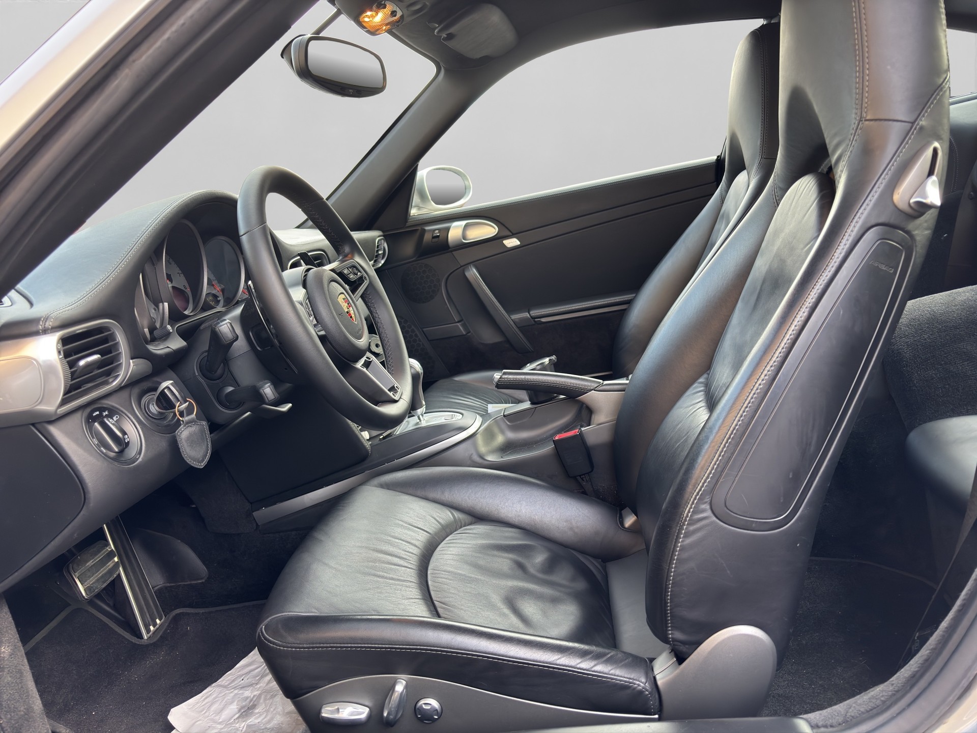 PORSCHE 911 Carrera 4S-image-7