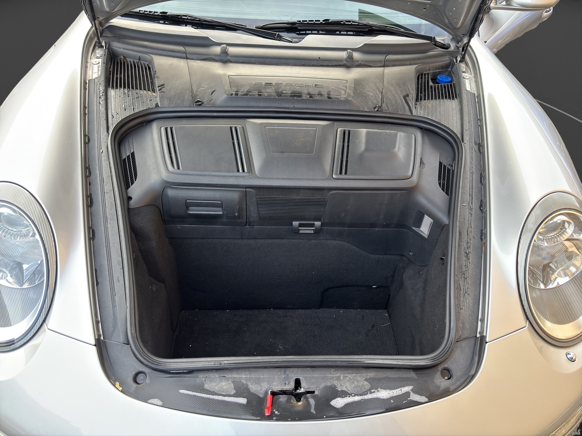PORSCHE 911 Carrera 4S-image-14