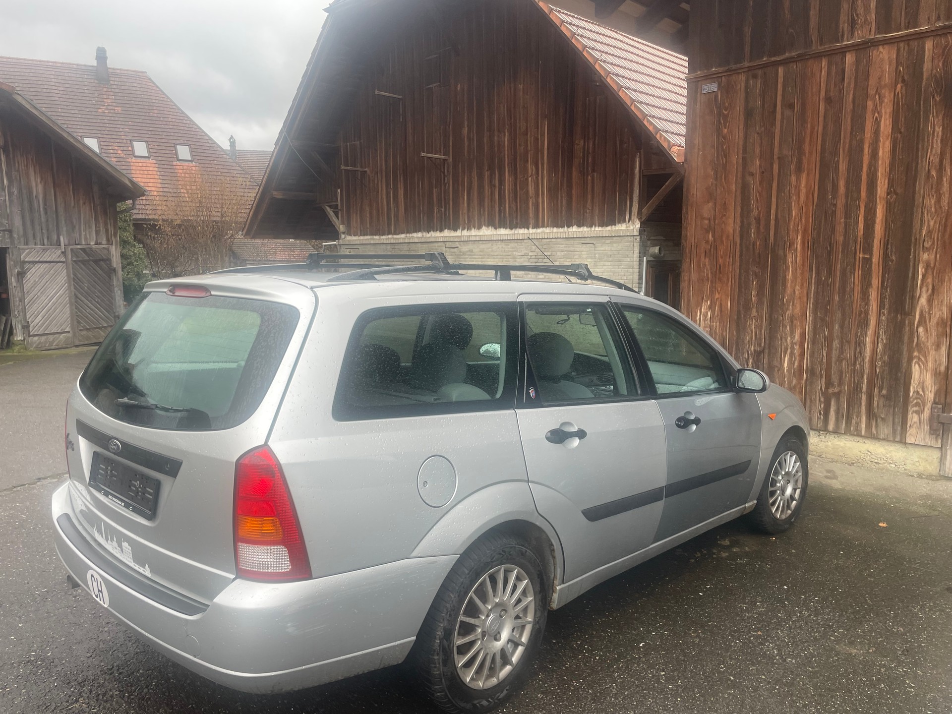 FORD Focus 2.0i 16V Ghia-image-3