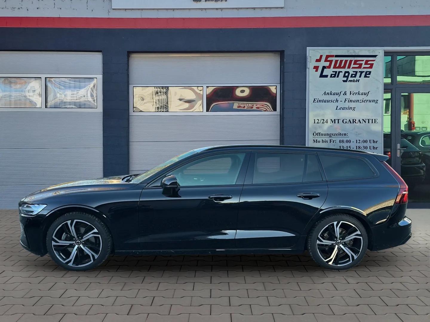 VOLVO V60 B4 Benzin Mild Hybrid Ultimate Dark DCT mit AHK & Panoramadach & 5J Werksgarantie-showroom-element-3