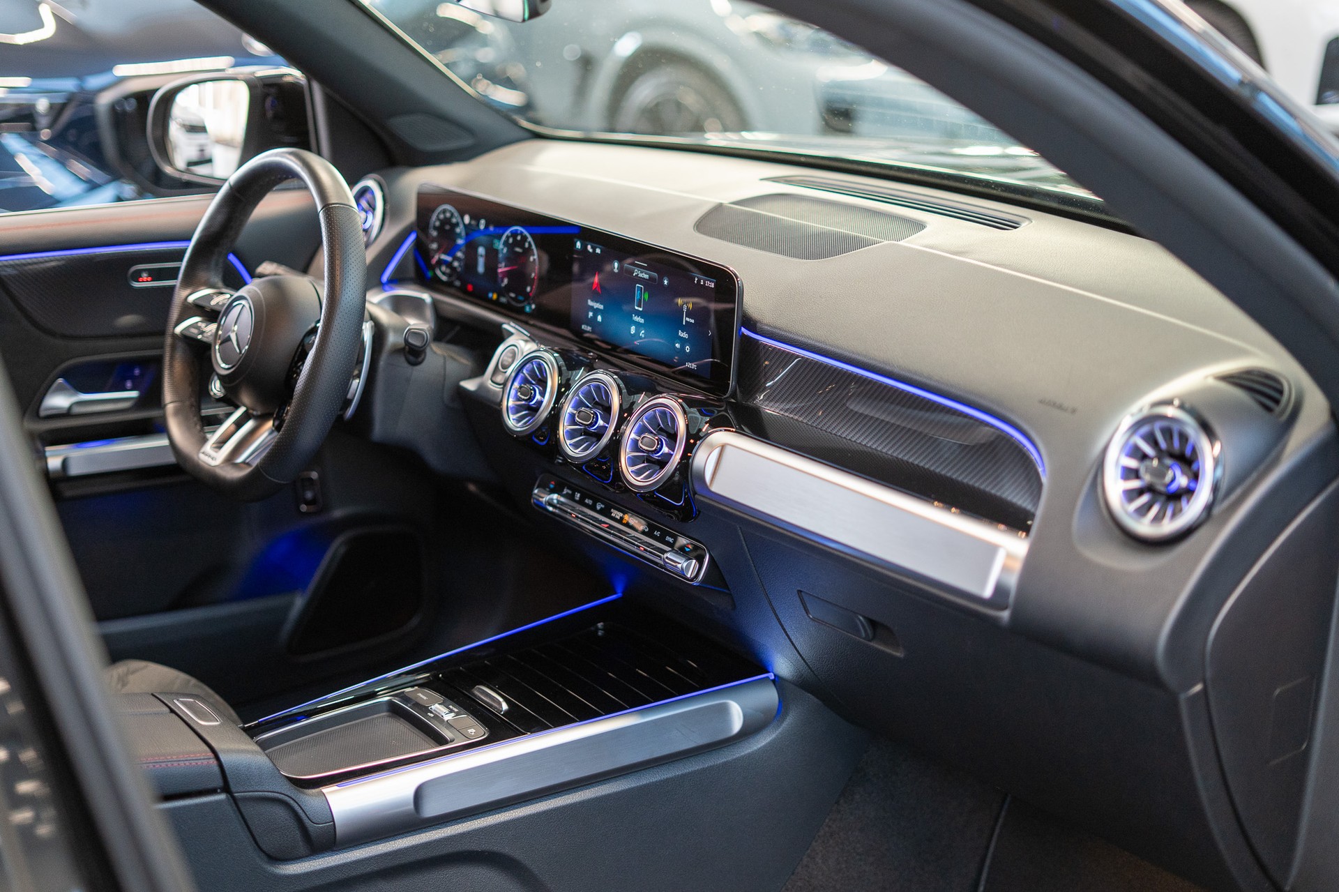 MERCEDES-BENZ GLB 35 AMG 4matic / Facelift / 360°Kamera / AHK-image-16