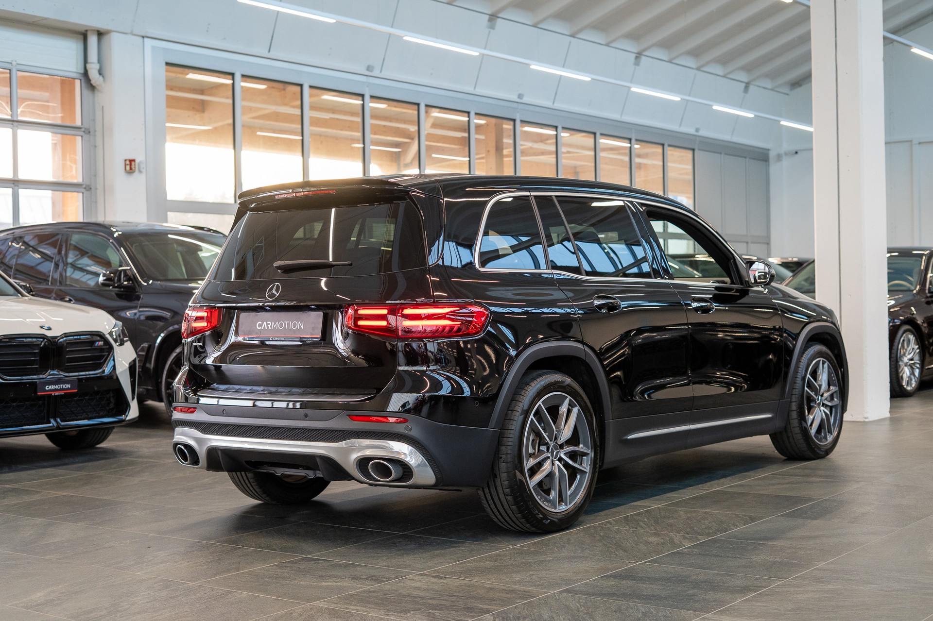 MERCEDES-BENZ GLB 35 AMG 4matic / Facelift / 360°Kamera / AHK-showroom-element-3