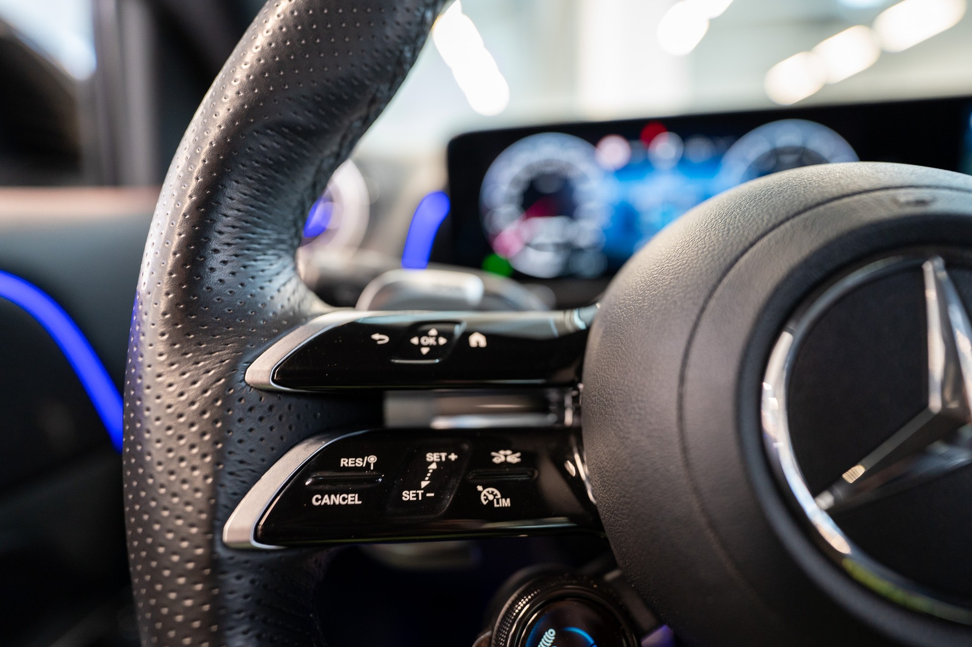MERCEDES-BENZ GLB 35 AMG 4matic / Facelift / 360°Kamera / AHK-image-19