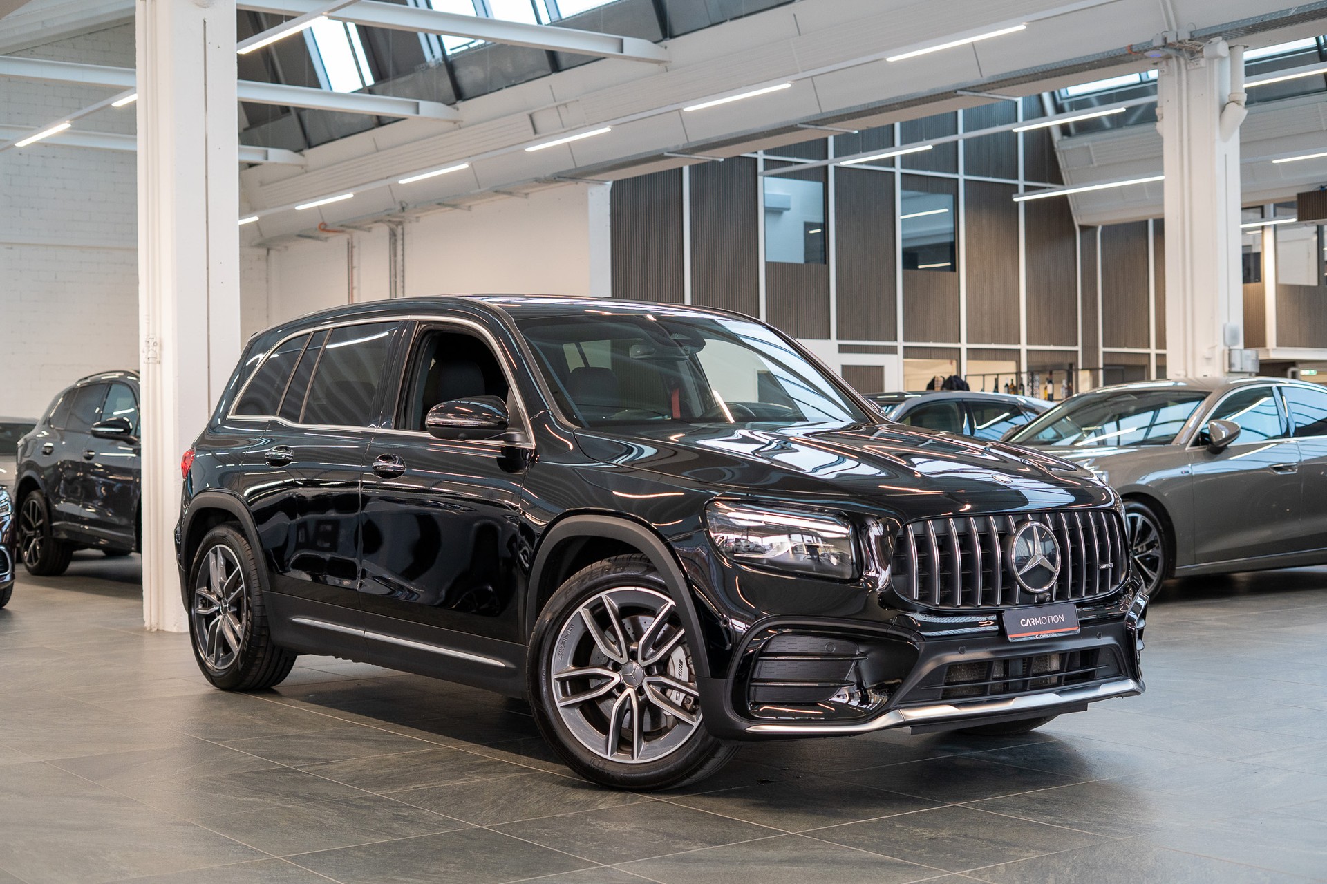 MERCEDES-BENZ GLB 35 AMG 4matic / Facelift / 360°Kamera / AHK-showroom-element-2