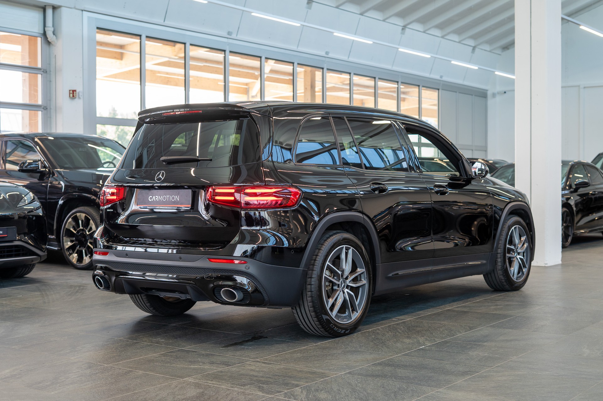 MERCEDES-BENZ GLB 35 AMG 4matic / Facelift / 360°Kamera / AHK-showroom-element-3