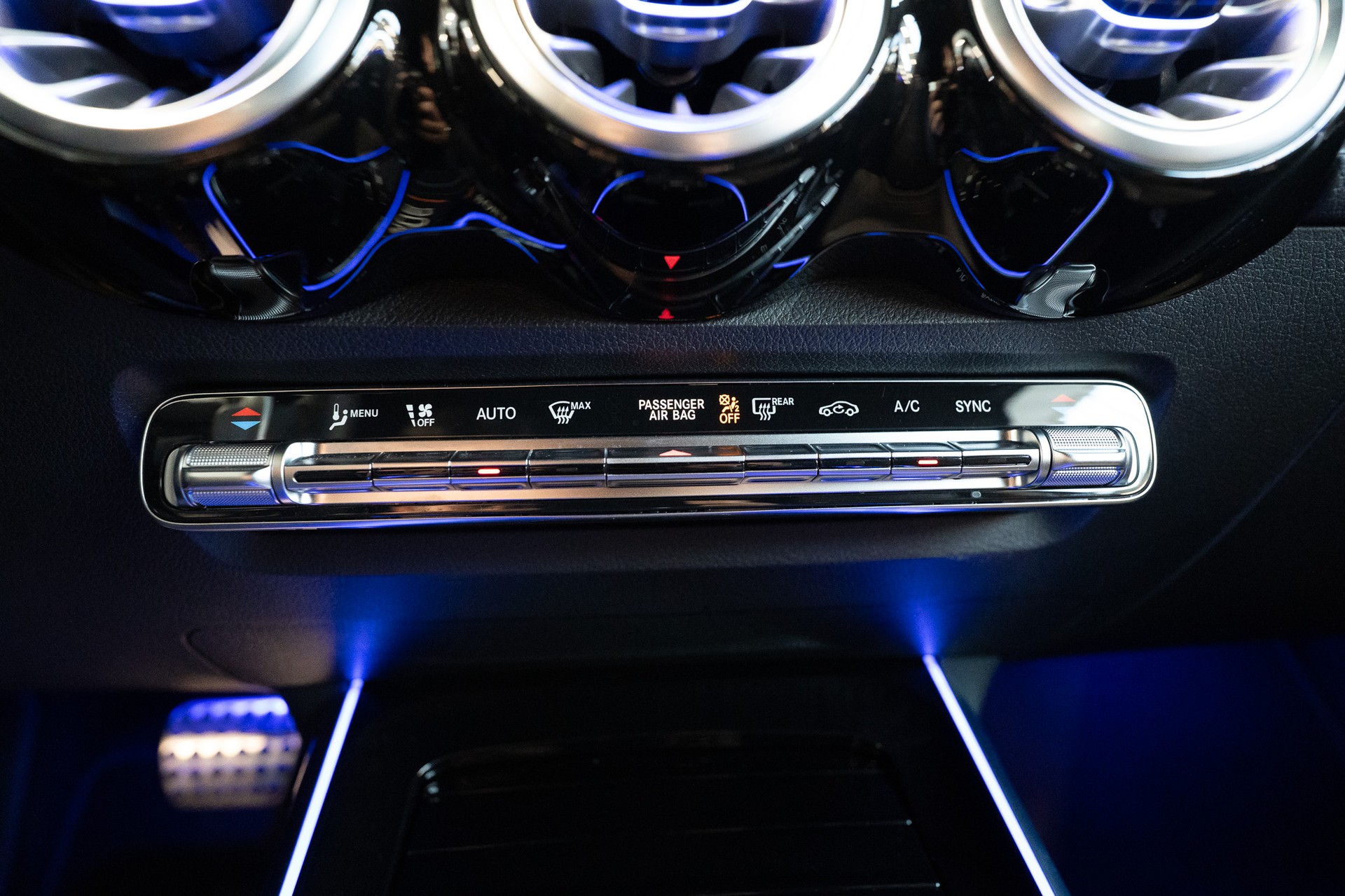 MERCEDES-BENZ GLB 35 AMG 4matic / Facelift / 360°Kamera / AHK-image-23