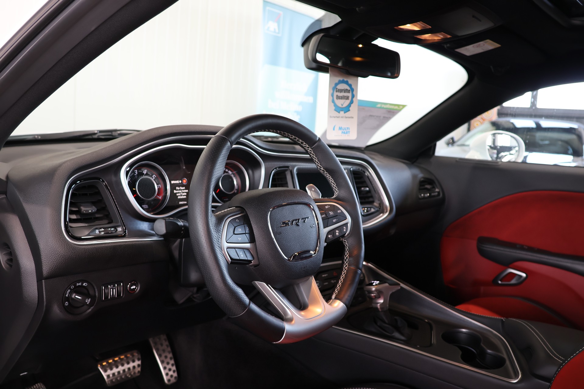DODGE Challenger SRT 392 6.4 V8 Hemi-image-10