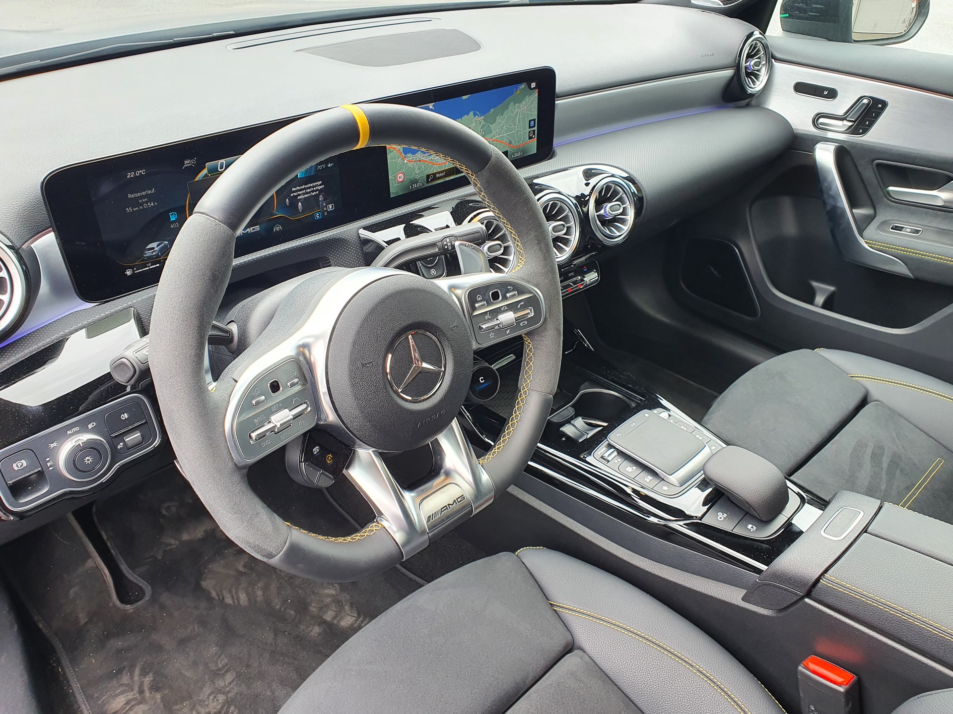 MERCEDES-BENZ A 45 S AMG 4Matic+ Speedshift-image-10