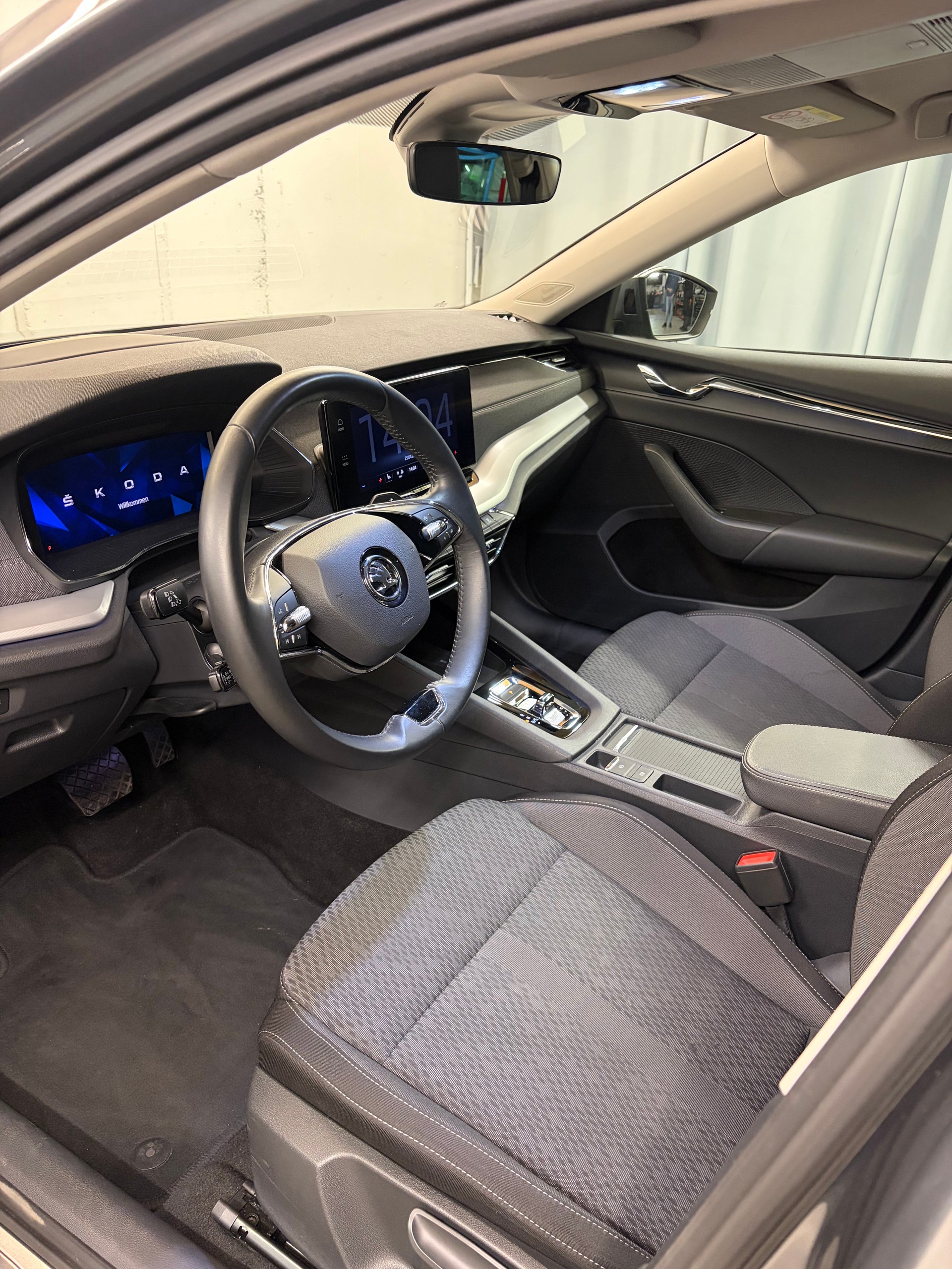 SKODA Octavia Combi 2.0 TDI DSG Style-image-8