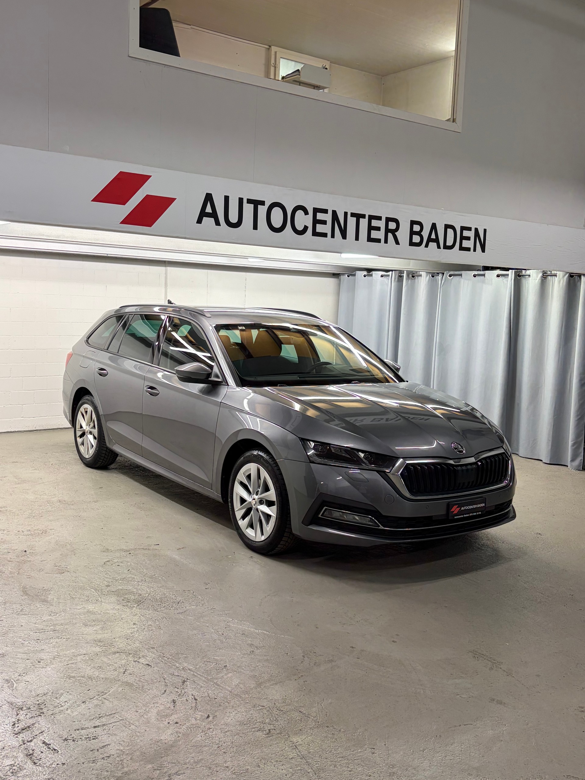 SKODA Octavia Combi 2.0 TDI DSG Style-showroom-element-2
