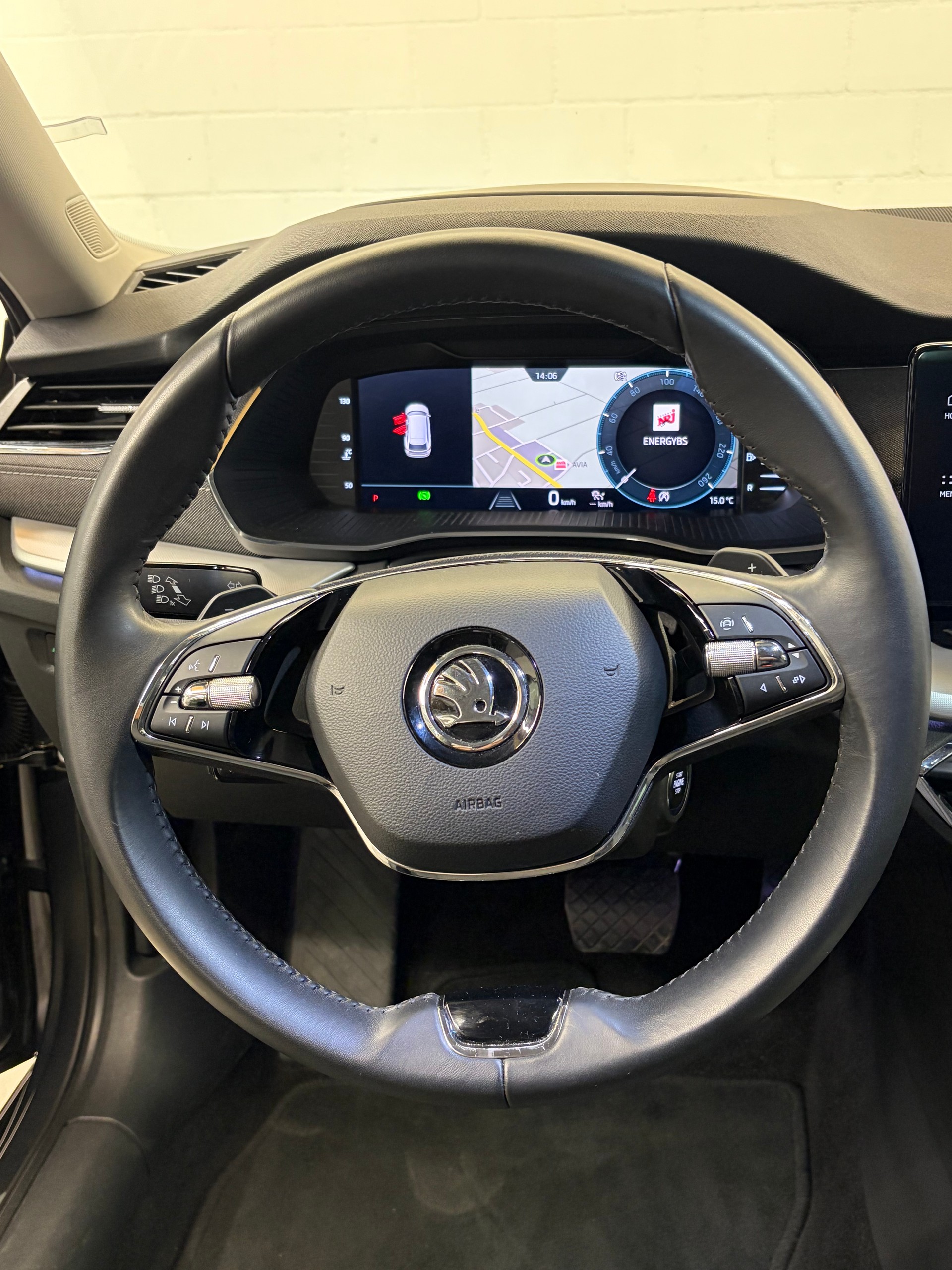 SKODA Octavia Combi 2.0 TDI DSG Style-image-9