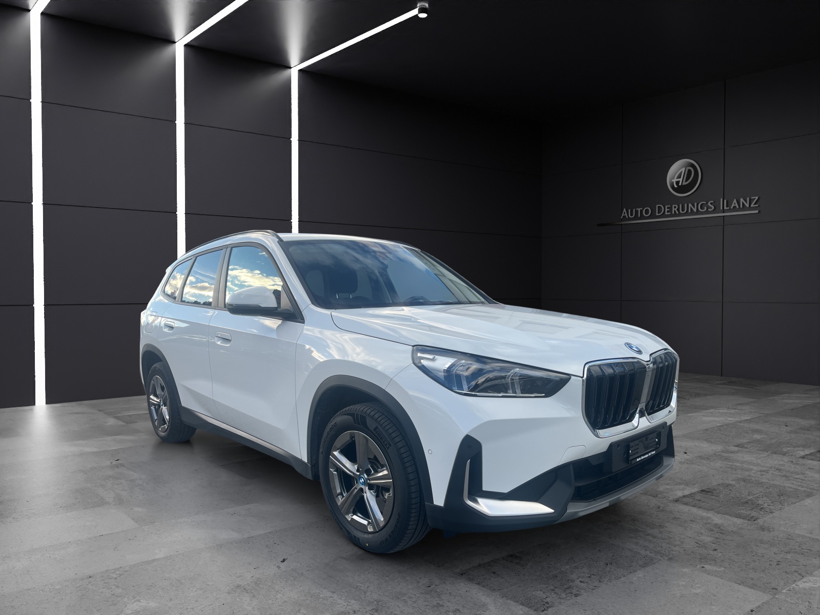 BMW X1 30e xDrive-showroom-element-2