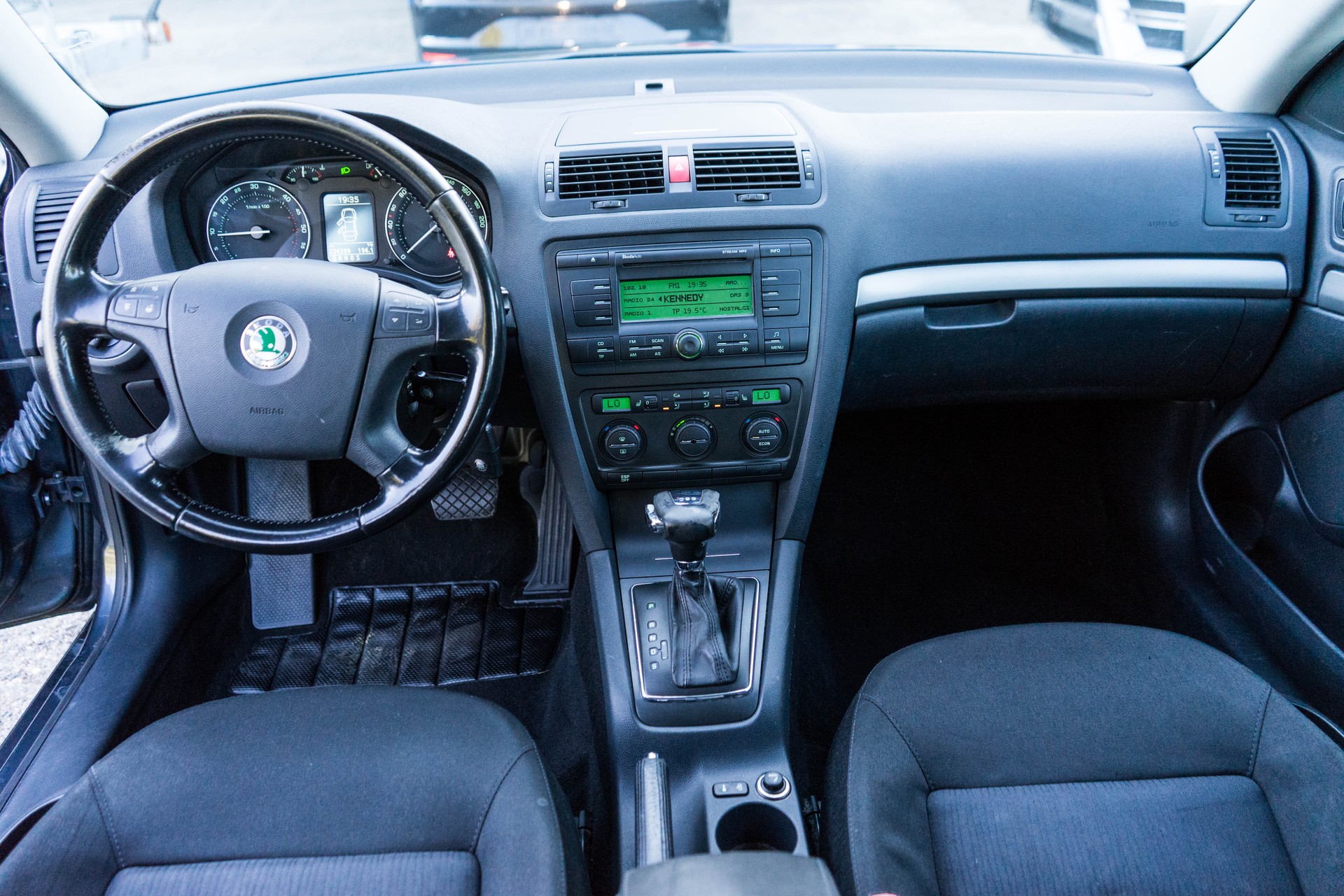 SKODA Octavia 2.0 TDI Ambiente KOMBI AUTOMAT-image-14