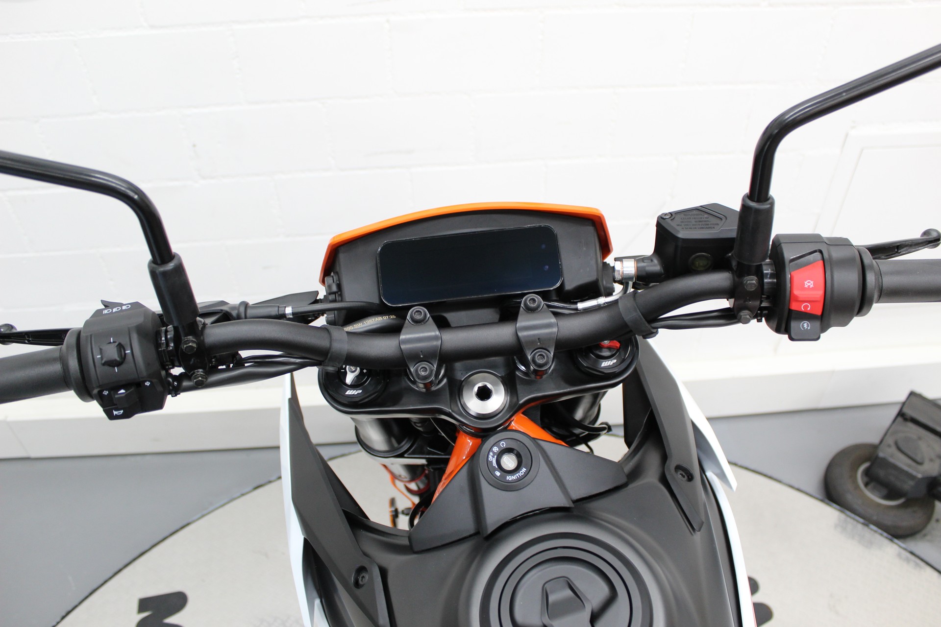 KTM 390 SMC-R-image-9