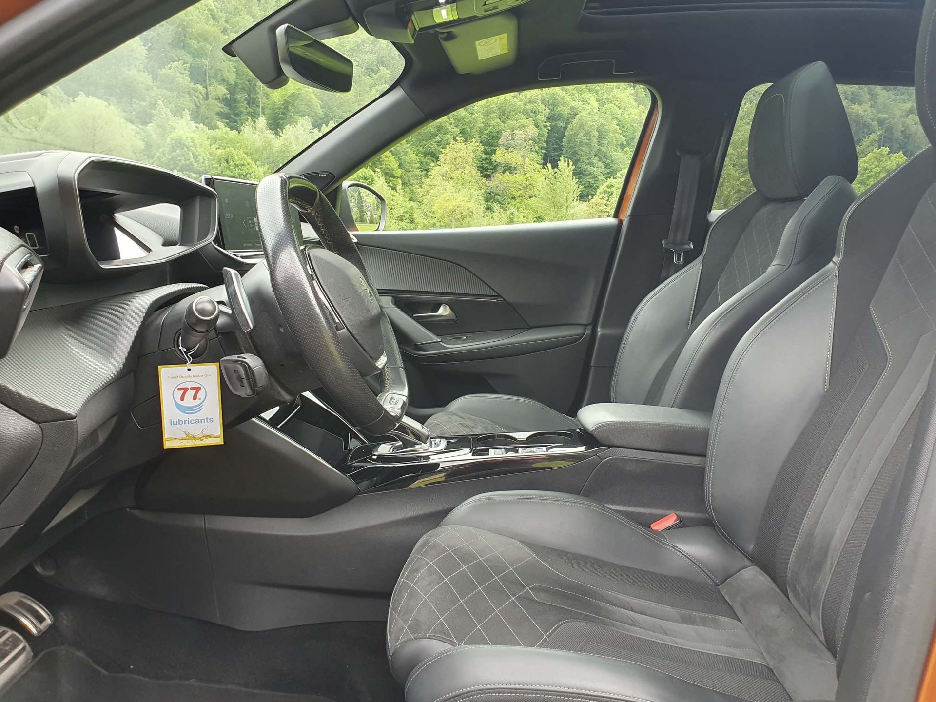 PEUGEOT 2008 1.2 PureTech 155 GT-image-11