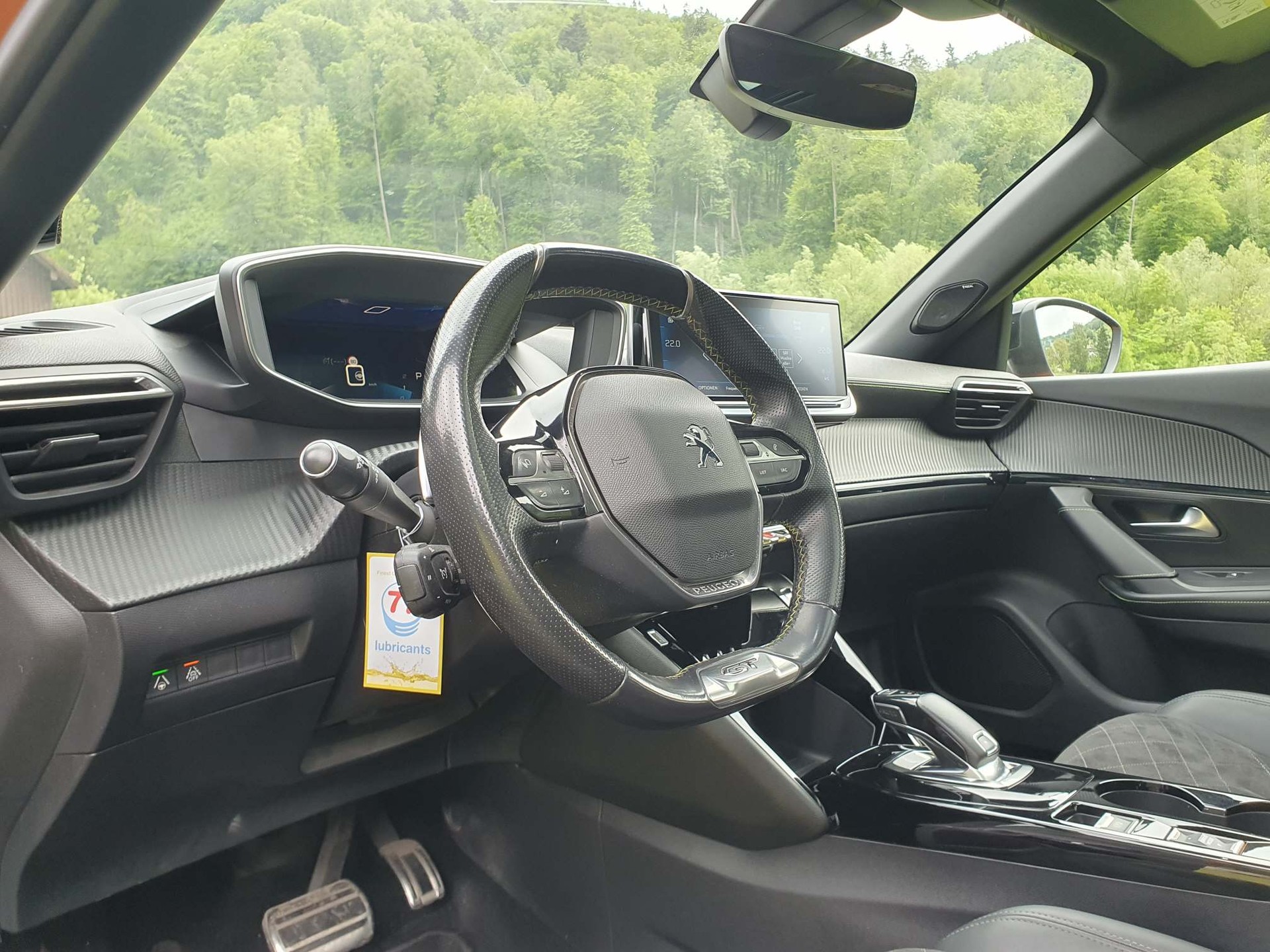 PEUGEOT 2008 1.2 PureTech 155 GT-image-13