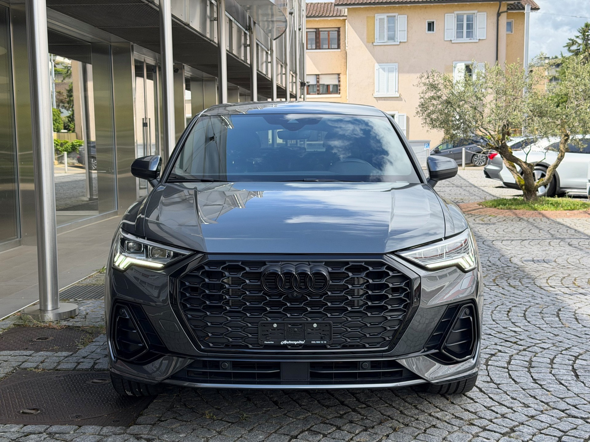 AUDI Q3 SB 45 TFSI e S li S-tr-image-1