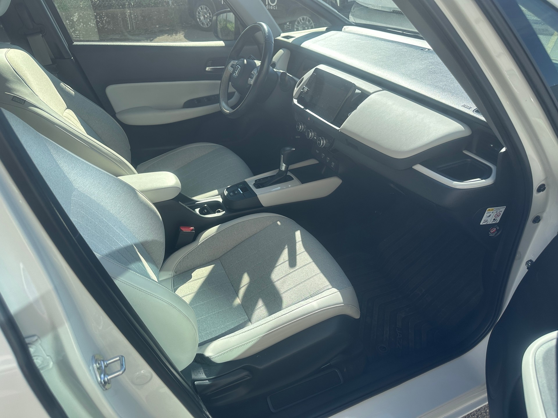 HONDA Jazz 1.5i-MMD Elegance E-CVT-image-9