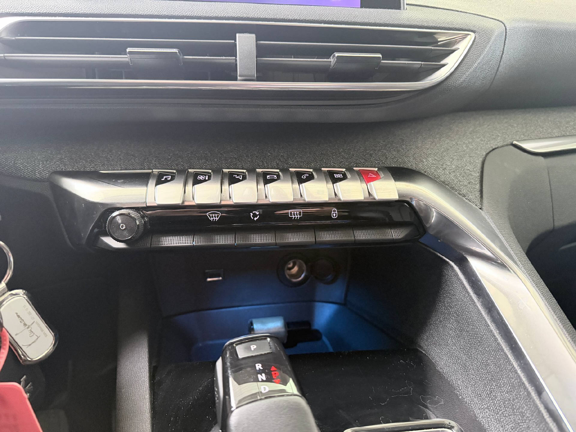 PEUGEOT 3008 1.6 THP Allure-image-9
