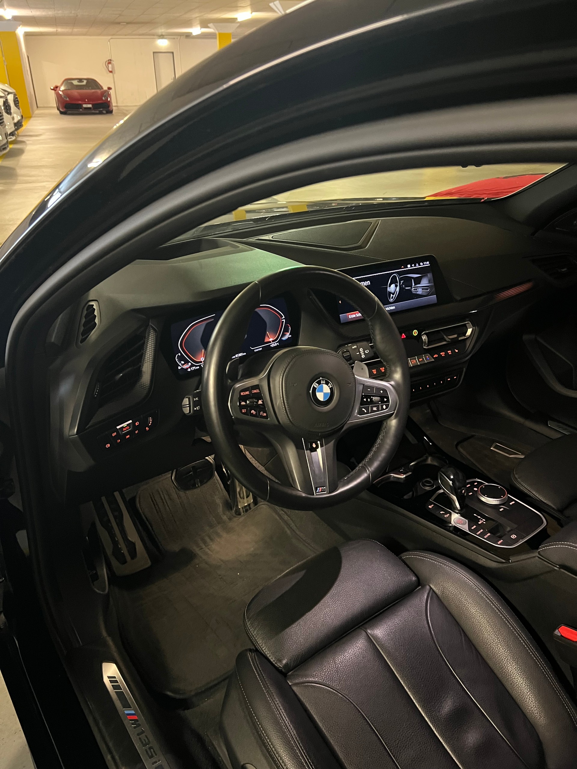 BMW M135i xDrive Steptronic, top Ausstattung, 8-fach bereift, Modell 2021-image-8