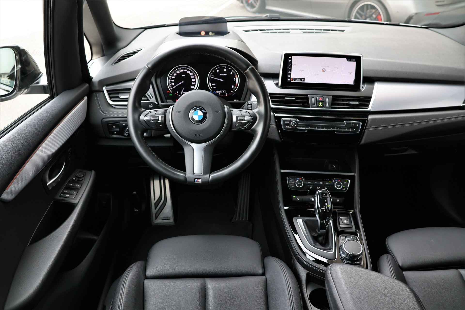 BMW 218d xDrive Active Tourer Steptronic M Sport (CH)-image-12