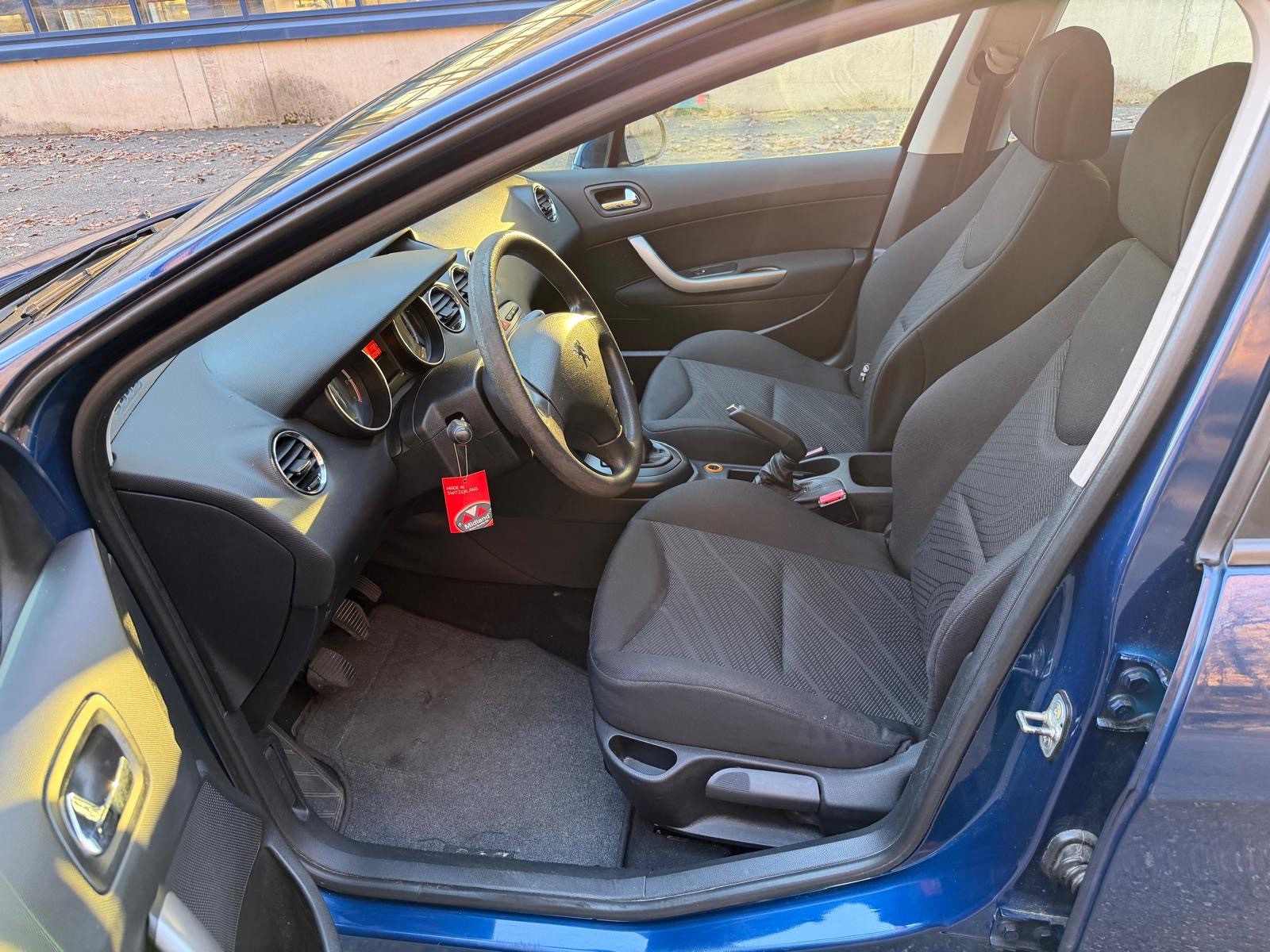PEUGEOT 308 SW 1.6 16V Turbo Sport-image-9