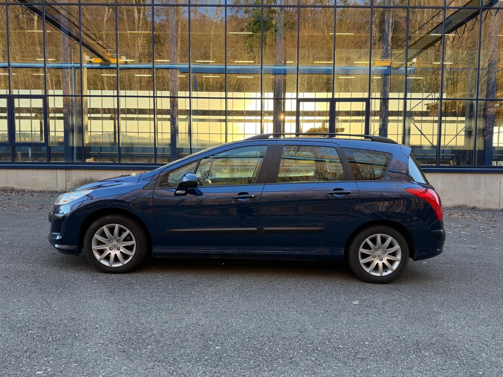 PEUGEOT 308 SW 1.6 16V Turbo Sport-image-3