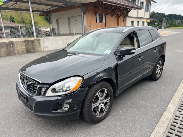 VOLVO XC60 D3 AWD Summum Geartronic-image-0