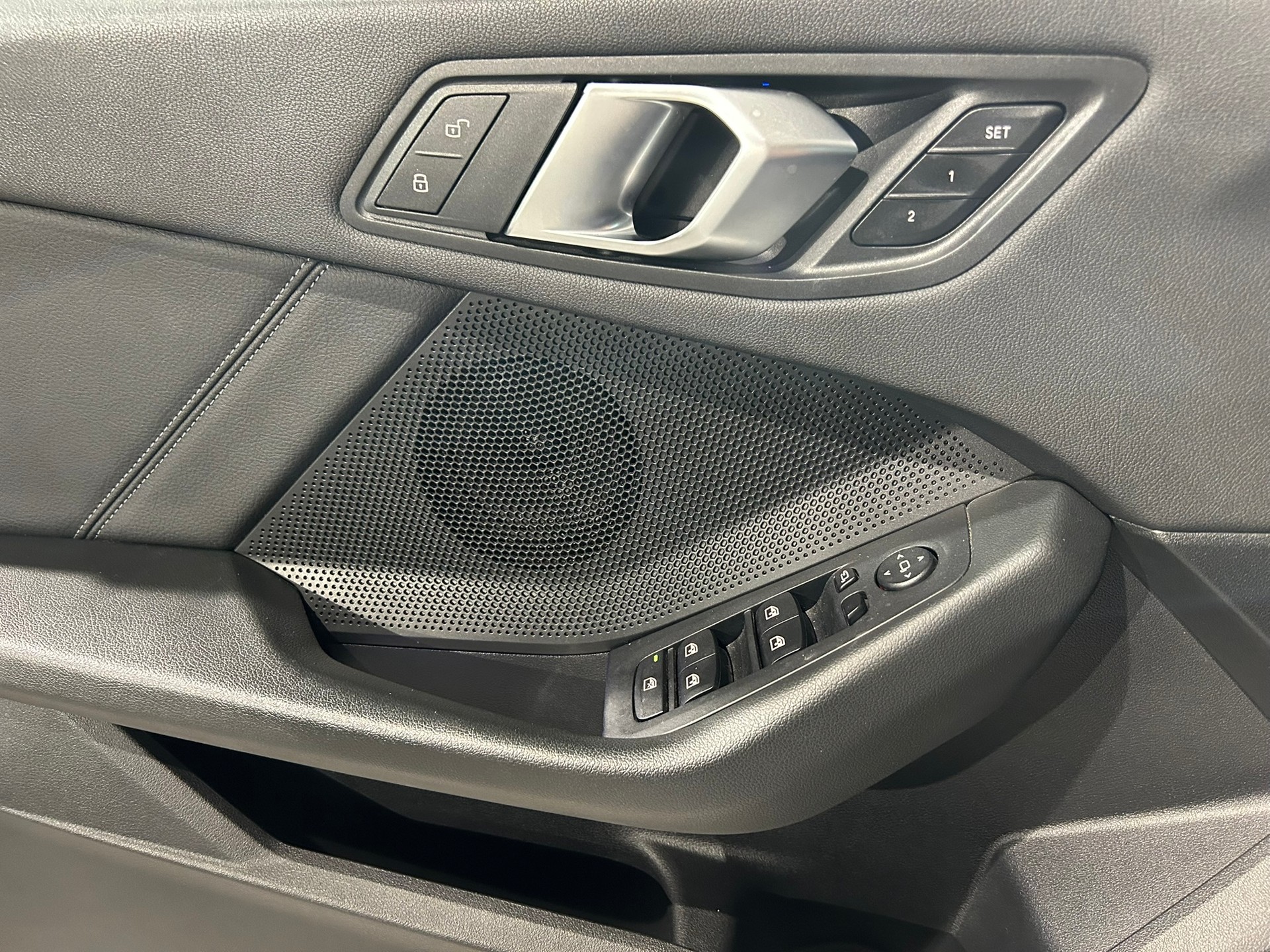 BMW 120i Steptronic-image-26