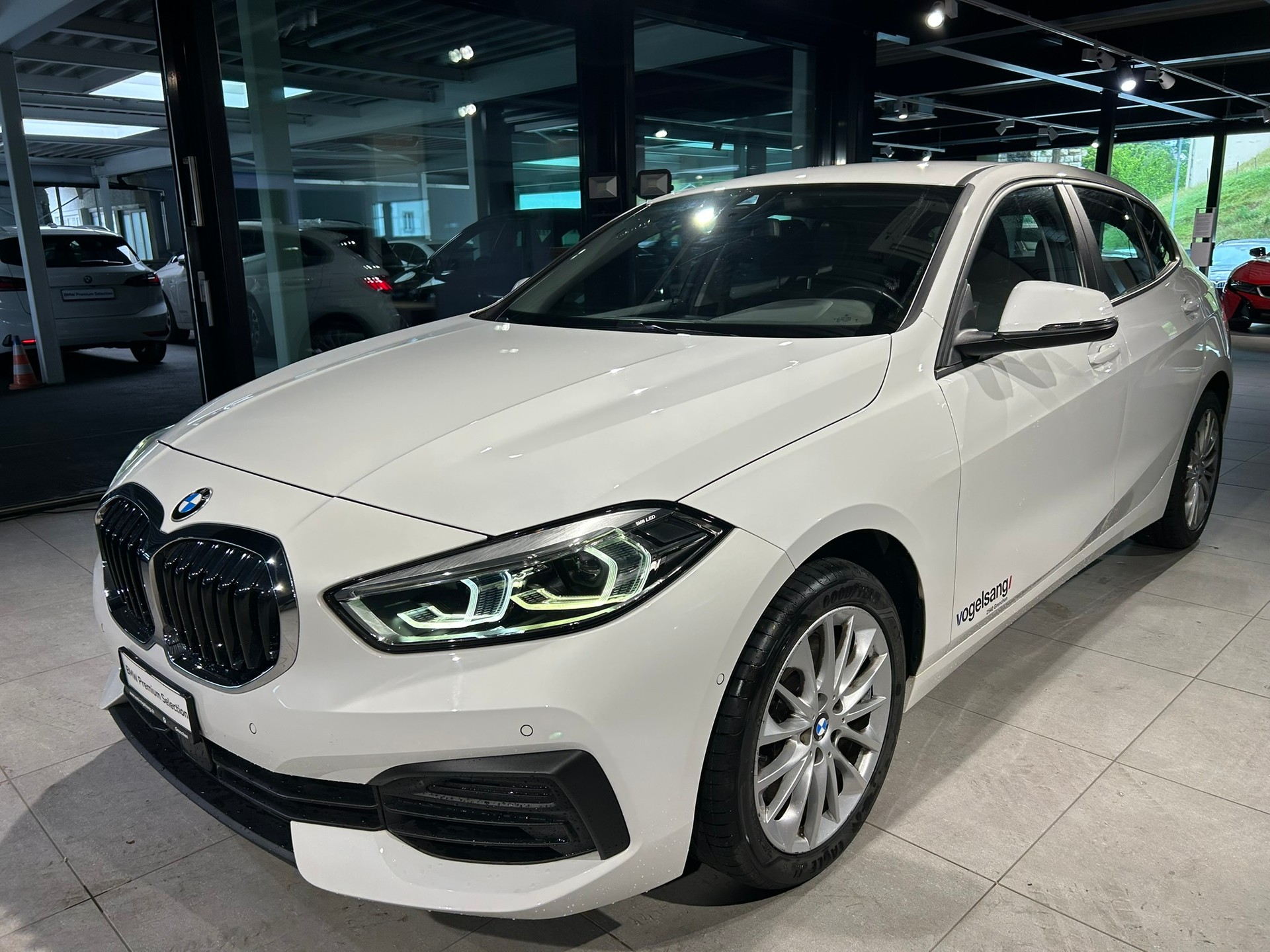 BMW 120i Steptronic-image-7