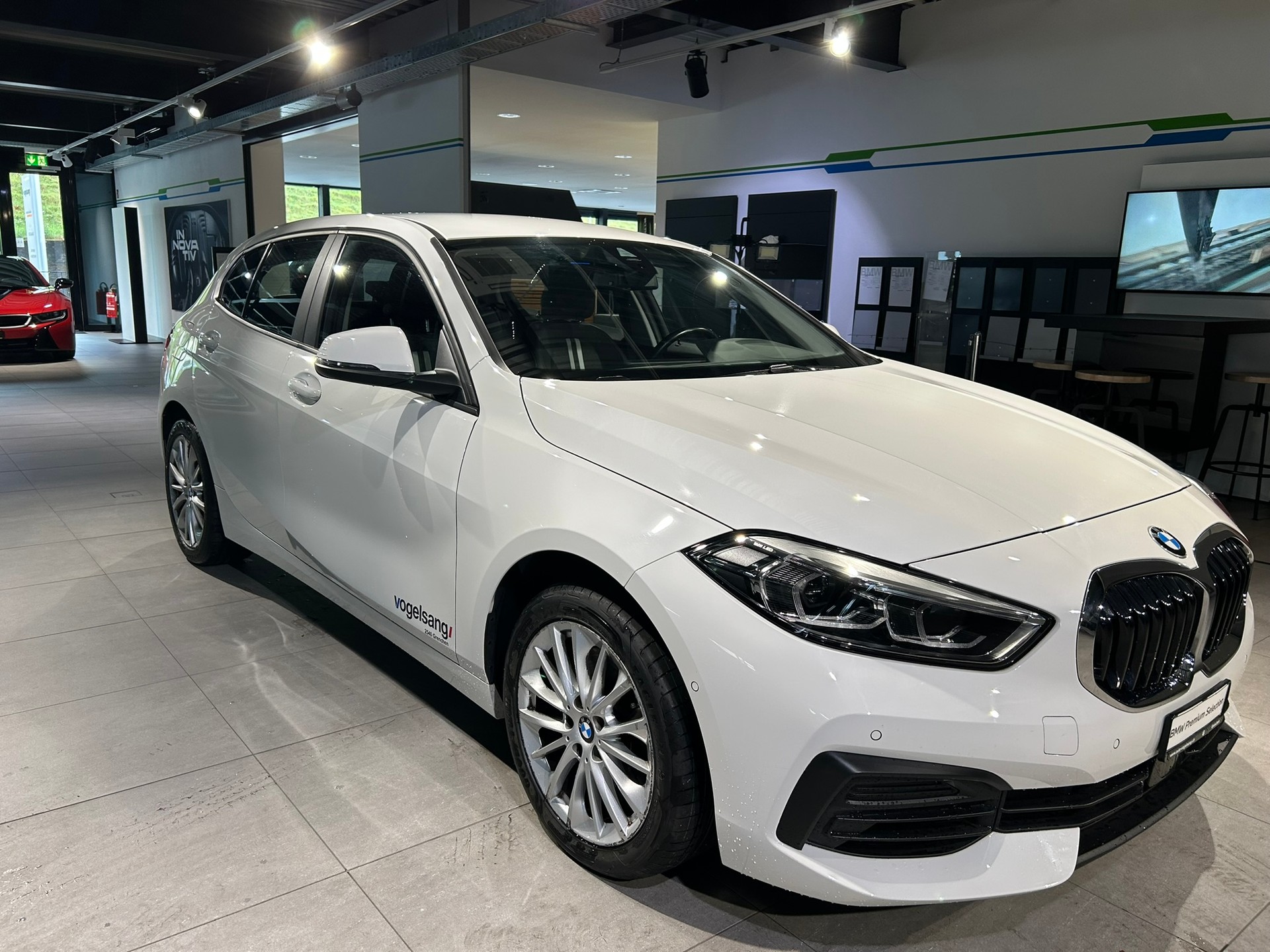 BMW 120i Steptronic-showroom-element-2