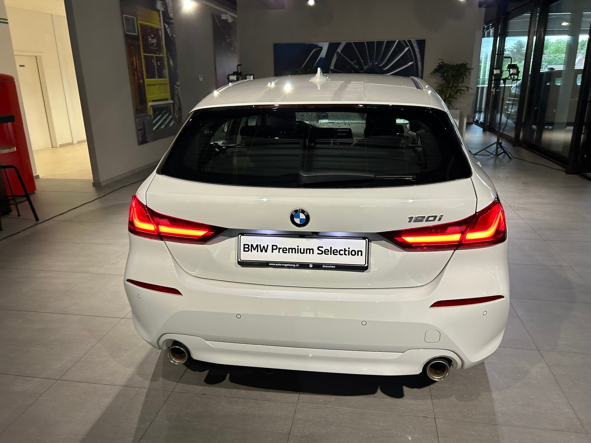 BMW 120i Steptronic-image-12