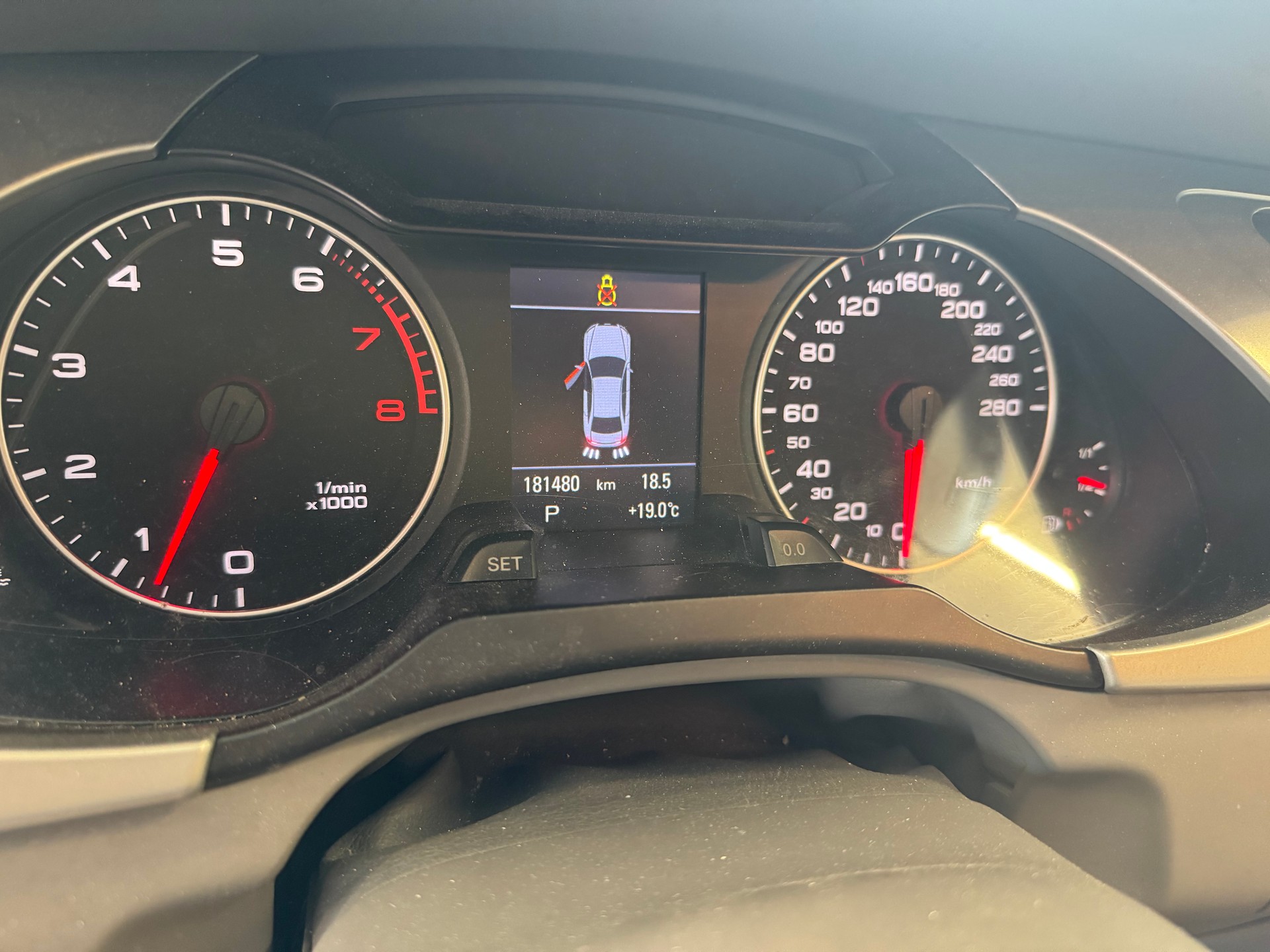 AUDI A4 Limousine 3.2 FSI quattro tiptronic-image-8