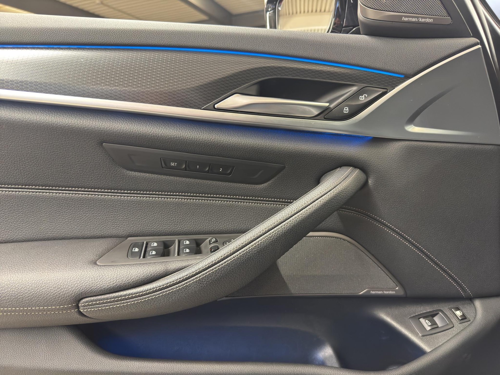 BMW 530e xDrive paddles-image-9